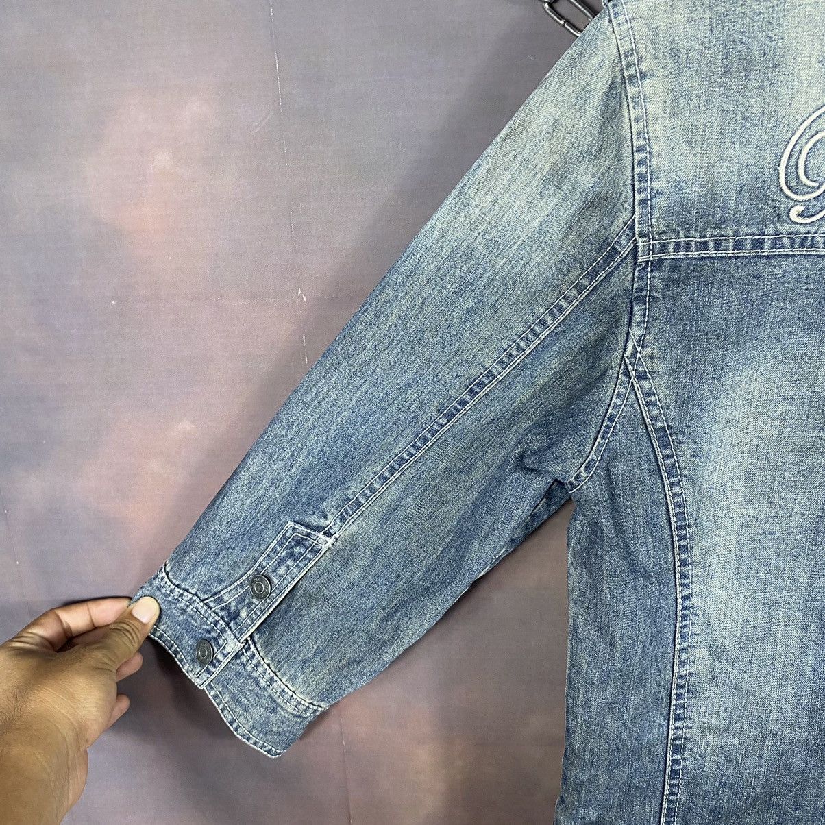 In The Attic × Japanese Brand × Vintage Vintage In The Attic SpellOut Light Denim Jacket Size L / US 10 / IT 46 - 16 Thumbnail