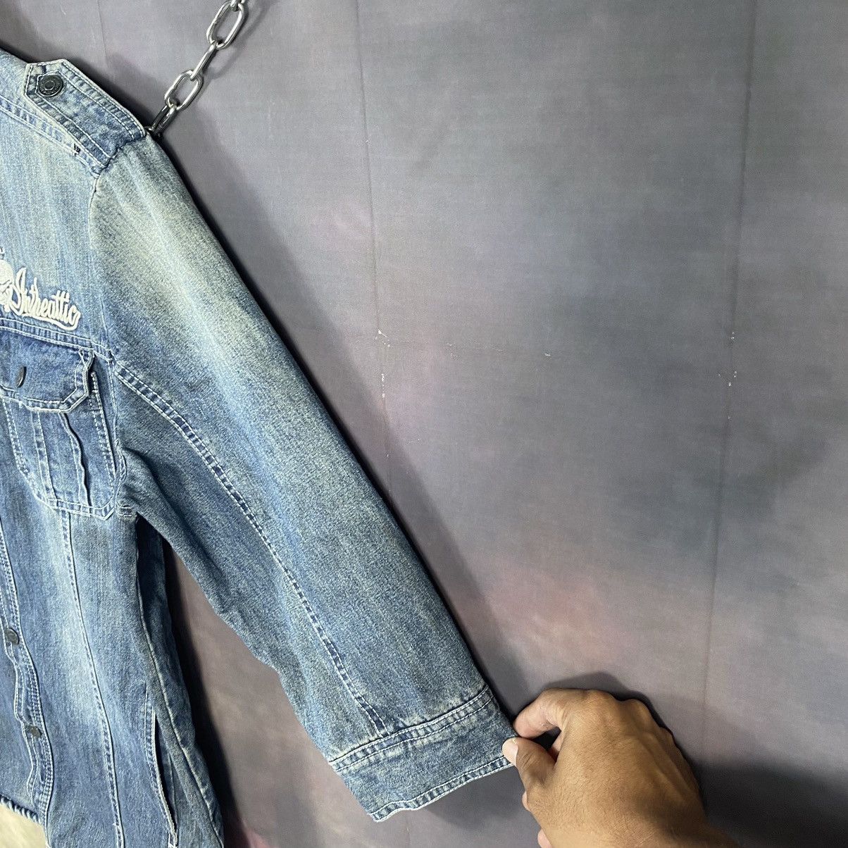 In The Attic × Japanese Brand × Vintage Vintage In The Attic SpellOut Light Denim Jacket Size L / US 10 / IT 46 - 8 Thumbnail