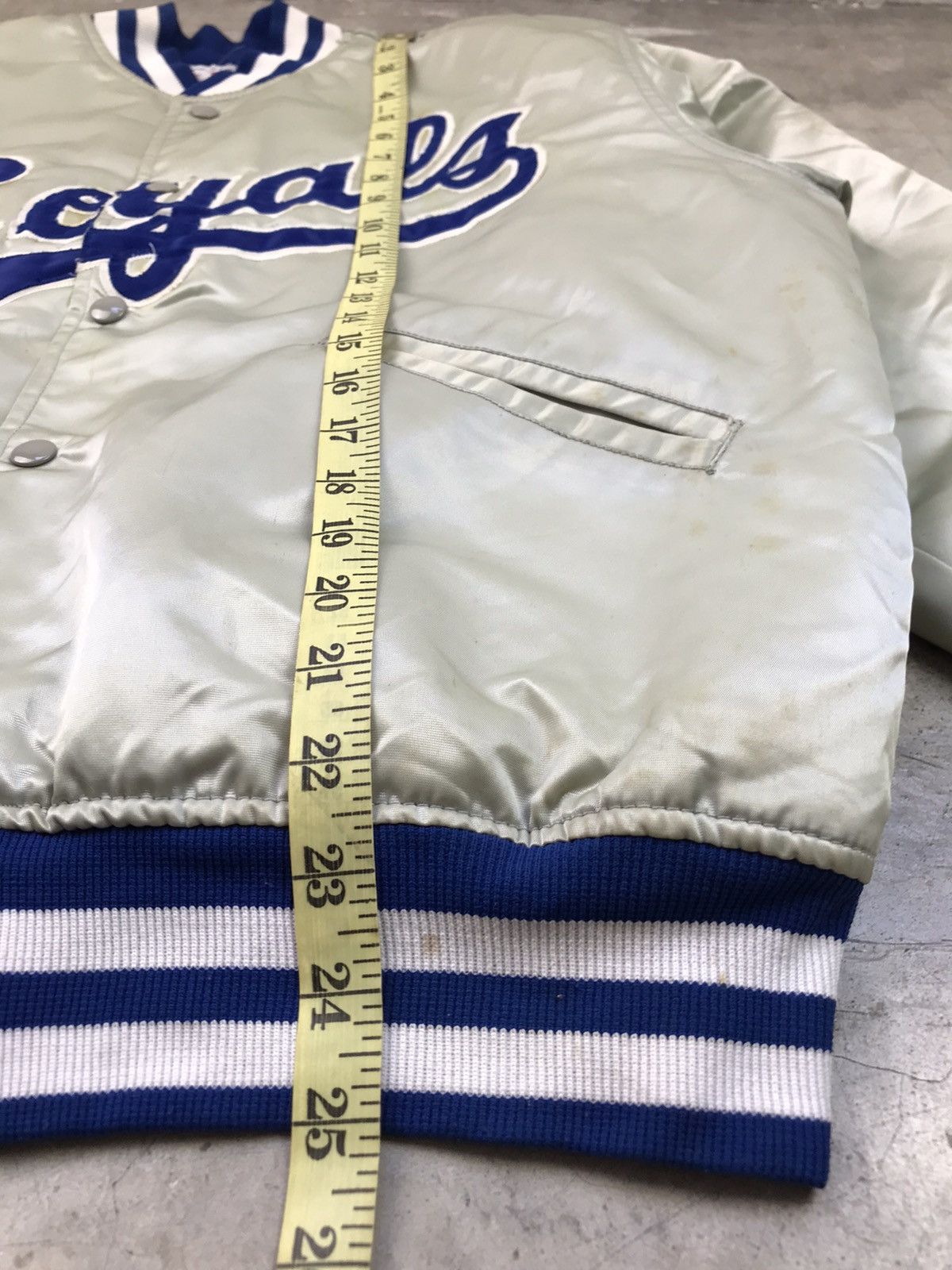 MLB × Vintage 🔥VINTAGE 80s KANSAS CITY ROYALS MLB STARTER SATIN FELCO Size US M / EU 48-50 / 2 - 14 Thumbnail