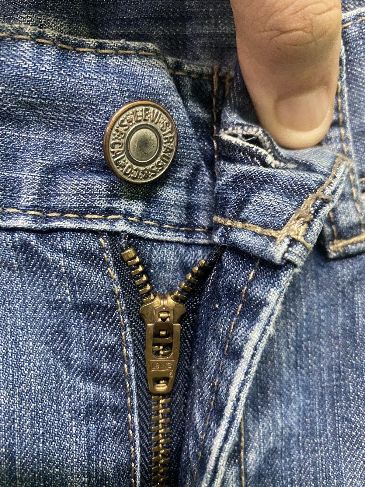 Levi's Vintage LEVIS 505 Blue Slim Distressed Jeans - L7 Size US 26 / EU 42 - 7 Thumbnail