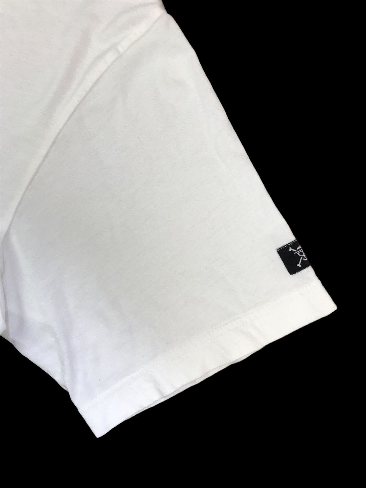 Anime UNIQLO ONE PIECE TRAFALGAR. LAW T-SHIRT Size US L / EU 52-54 / 3 - 6 Thumbnail
