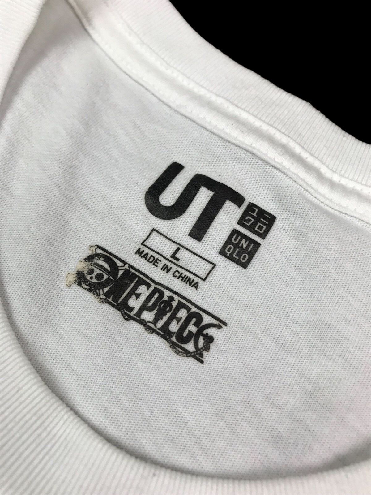 Anime UNIQLO ONE PIECE TRAFALGAR. LAW T-SHIRT Size US L / EU 52-54 / 3 - 5 Thumbnail
