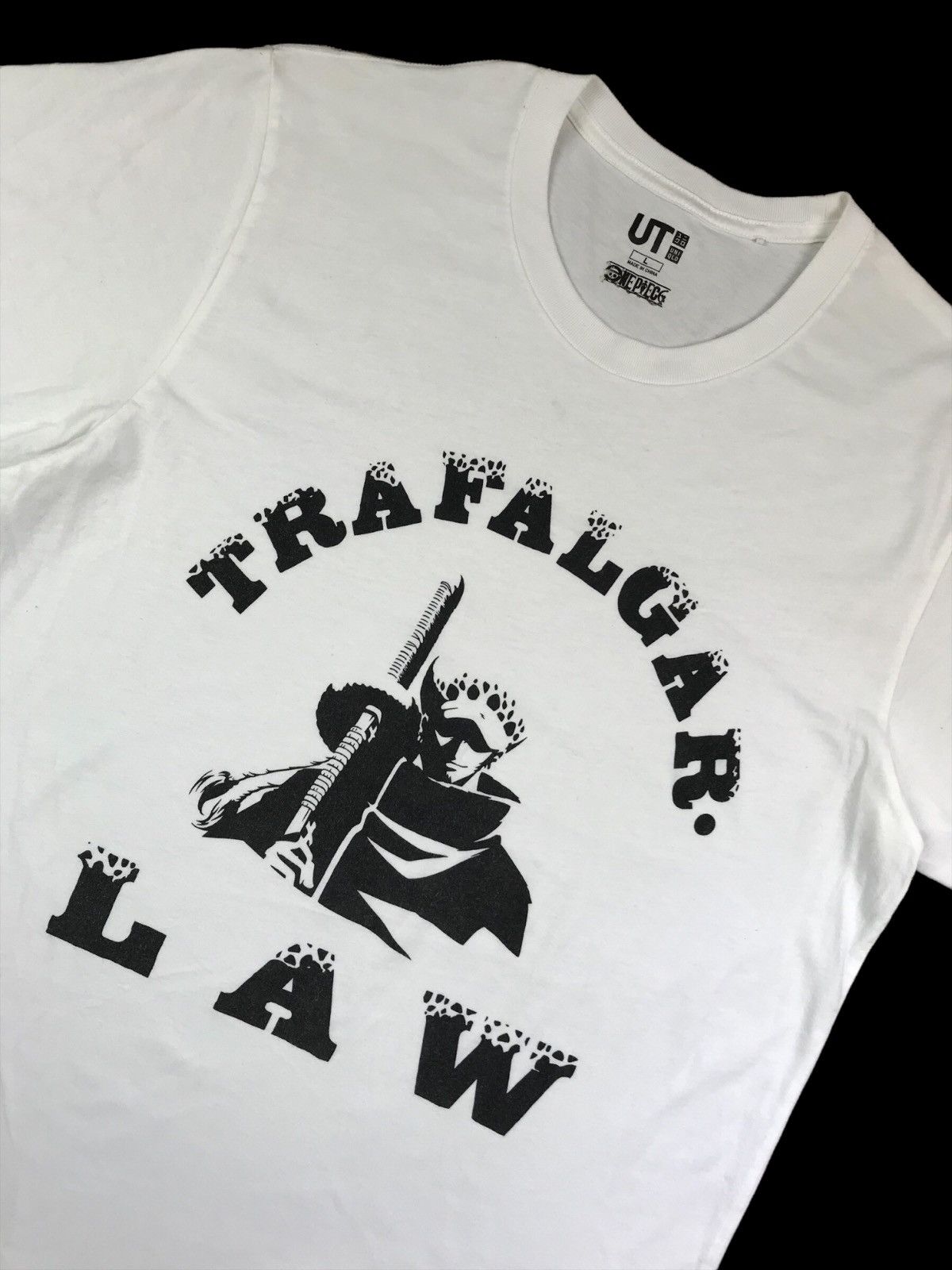 Anime UNIQLO ONE PIECE TRAFALGAR. LAW T-SHIRT Size US L / EU 52-54 / 3 - 2 Thumbnail
