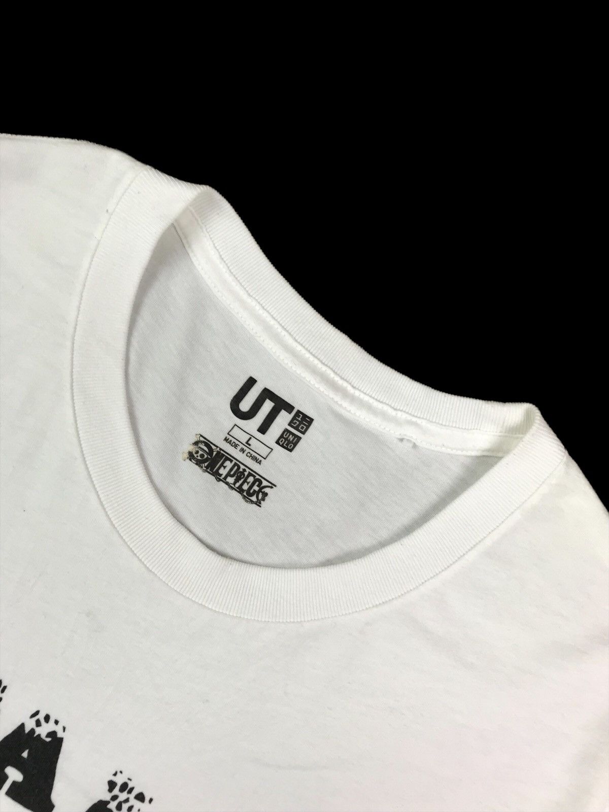 Anime UNIQLO ONE PIECE TRAFALGAR. LAW T-SHIRT Size US L / EU 52-54 / 3 - 4 Thumbnail