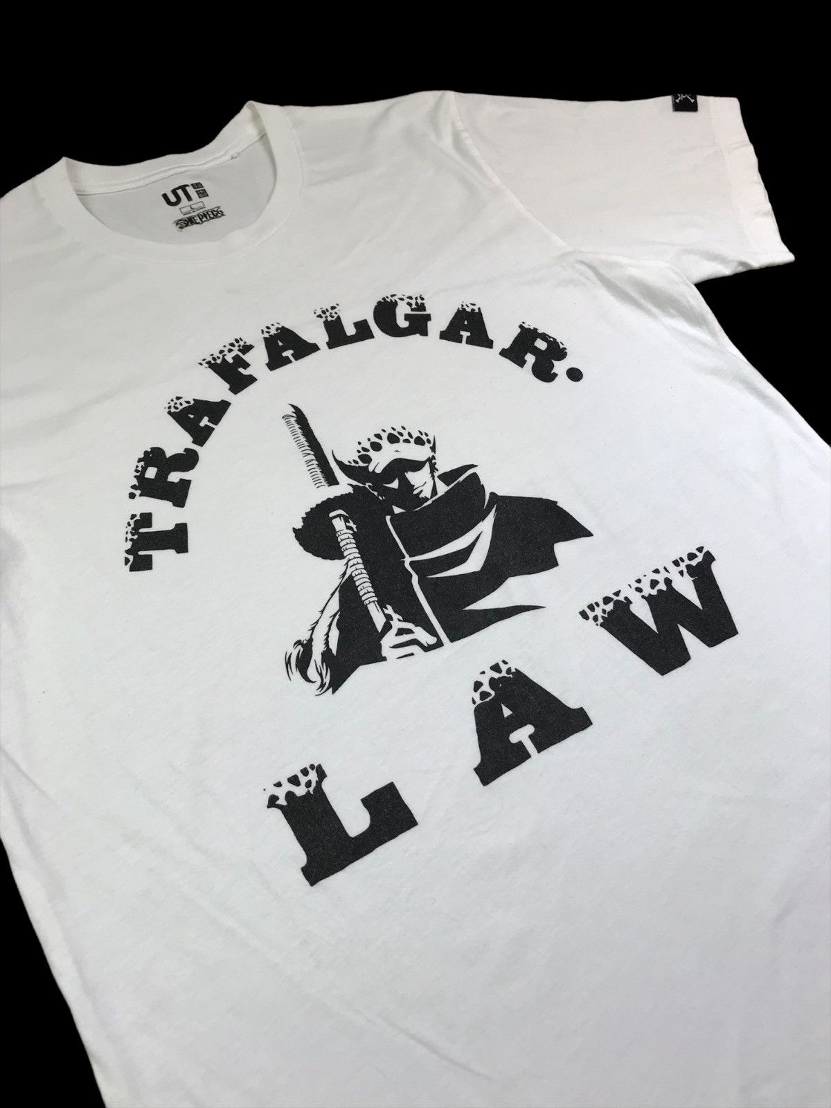 Anime UNIQLO ONE PIECE TRAFALGAR. LAW T-SHIRT Size US L / EU 52-54 / 3 - 3 Thumbnail