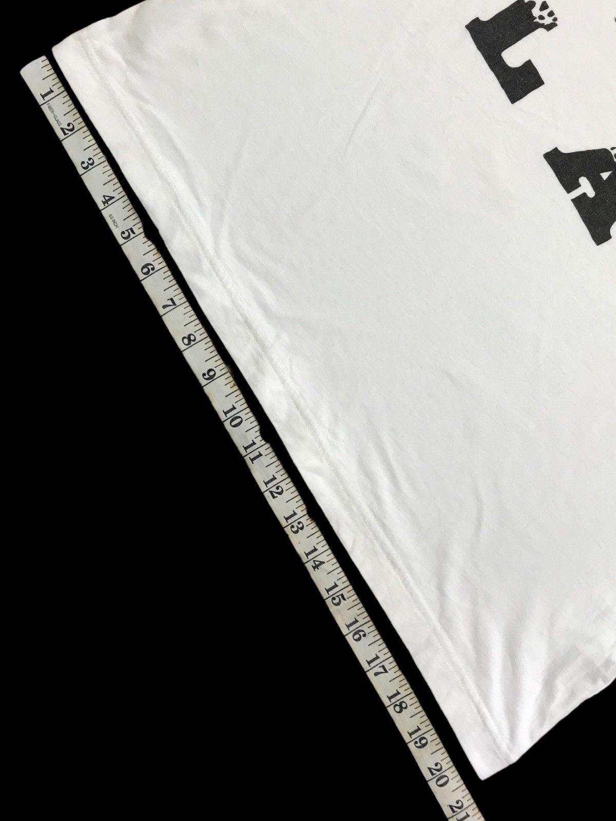 Anime UNIQLO ONE PIECE TRAFALGAR. LAW T-SHIRT Size US L / EU 52-54 / 3 - 12 Thumbnail