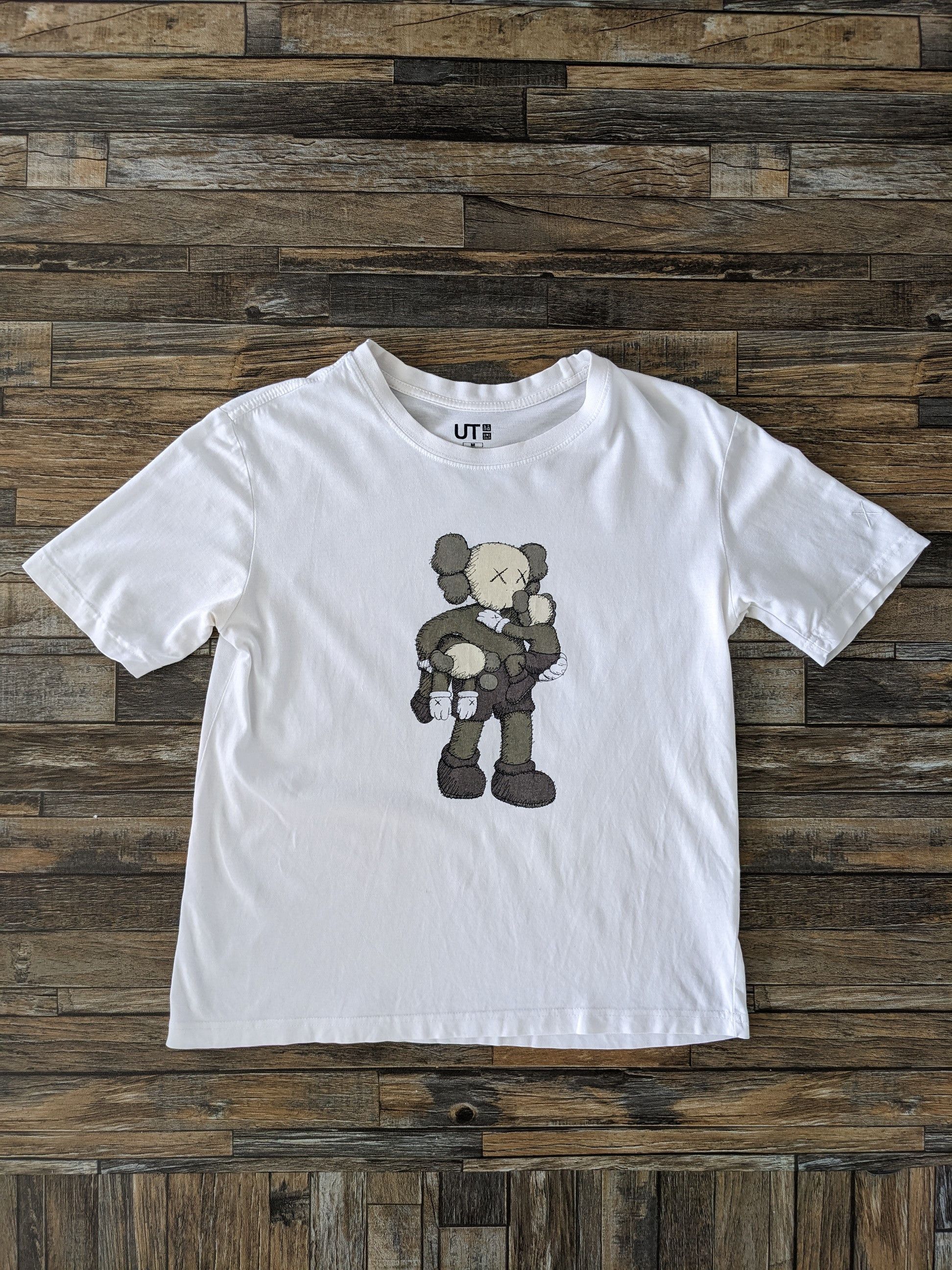 Japanese Brand × Kaws × Uniqlo Kaws X Uniqlo T Shirt Size US S / EU 44-46 / 1 - 1 Thumbnail