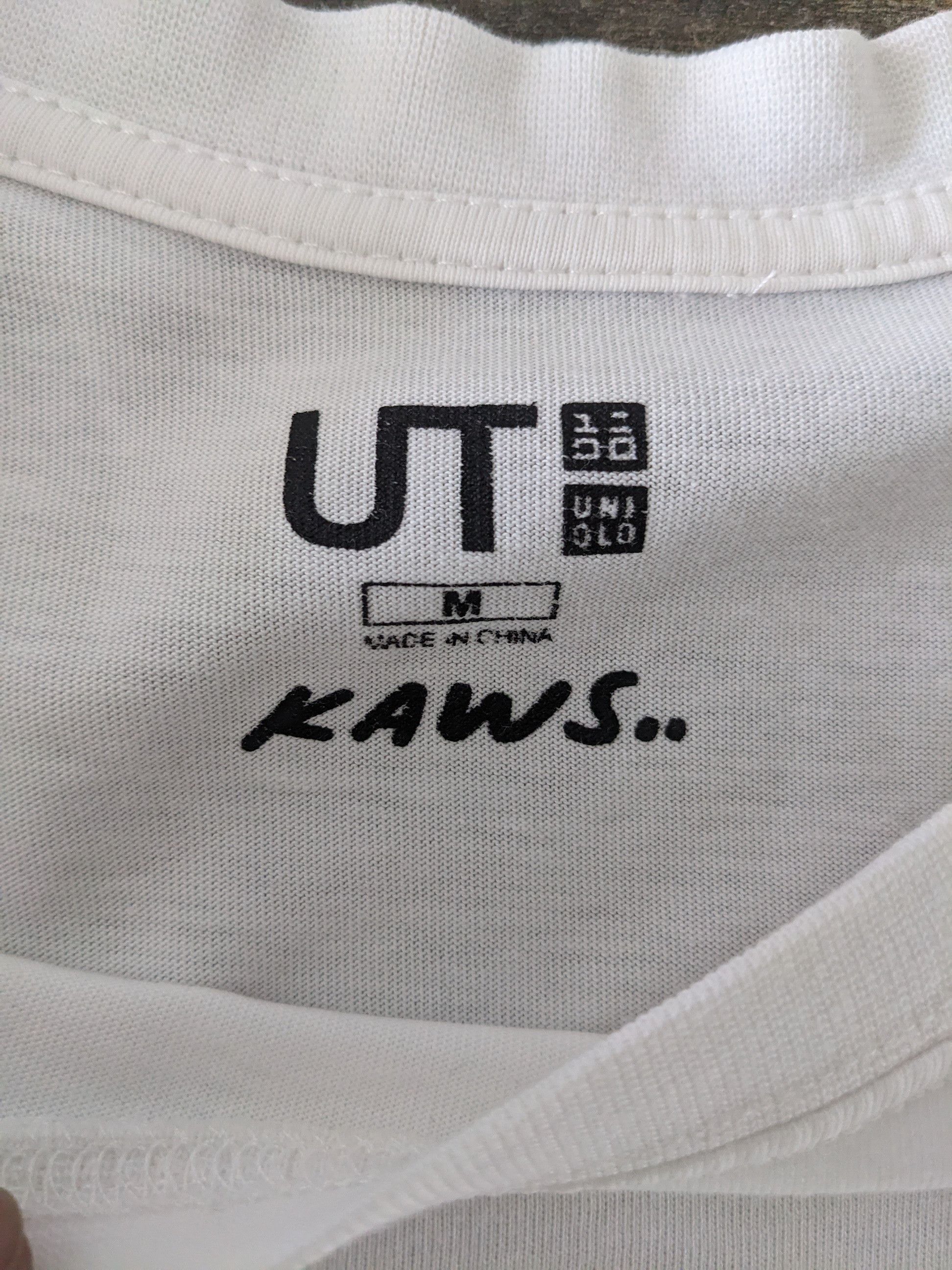Japanese Brand × Kaws × Uniqlo Kaws X Uniqlo T Shirt Size US S / EU 44-46 / 1 - 4 Thumbnail