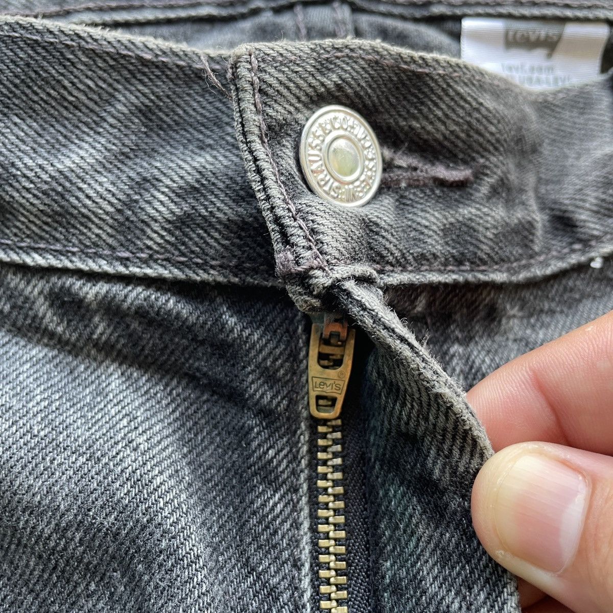 Levi's Vintage Clothing Vintage Levi’s 505 Black Faded Denim Jeans Pants W36x31.5 Size US 36 / EU 52 - 8 Thumbnail