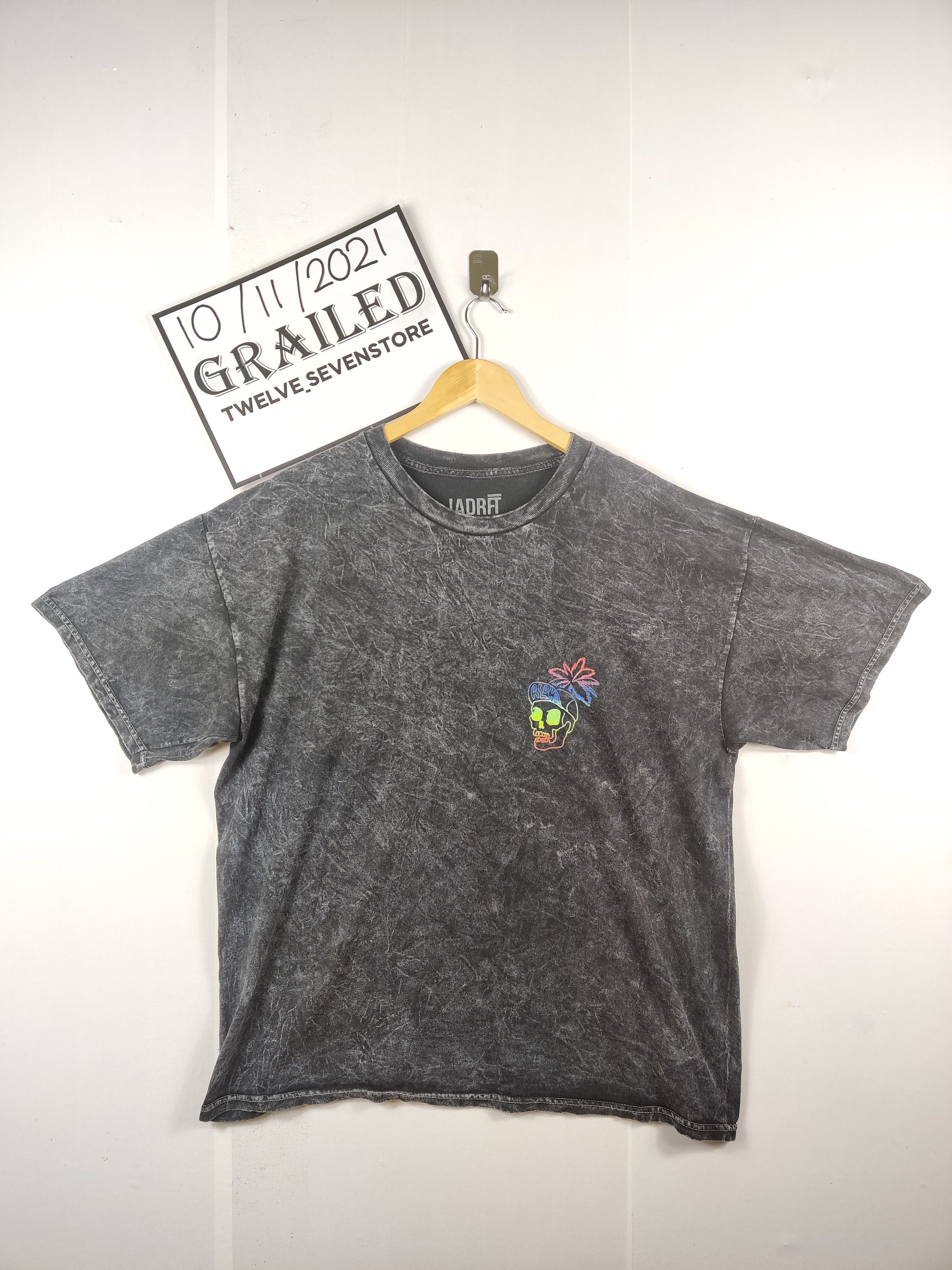 Vintage Vintage Skull Aloha Hawaii Black Tee Tshirt Size US XL / EU 56 / 4 - 1 Thumbnail