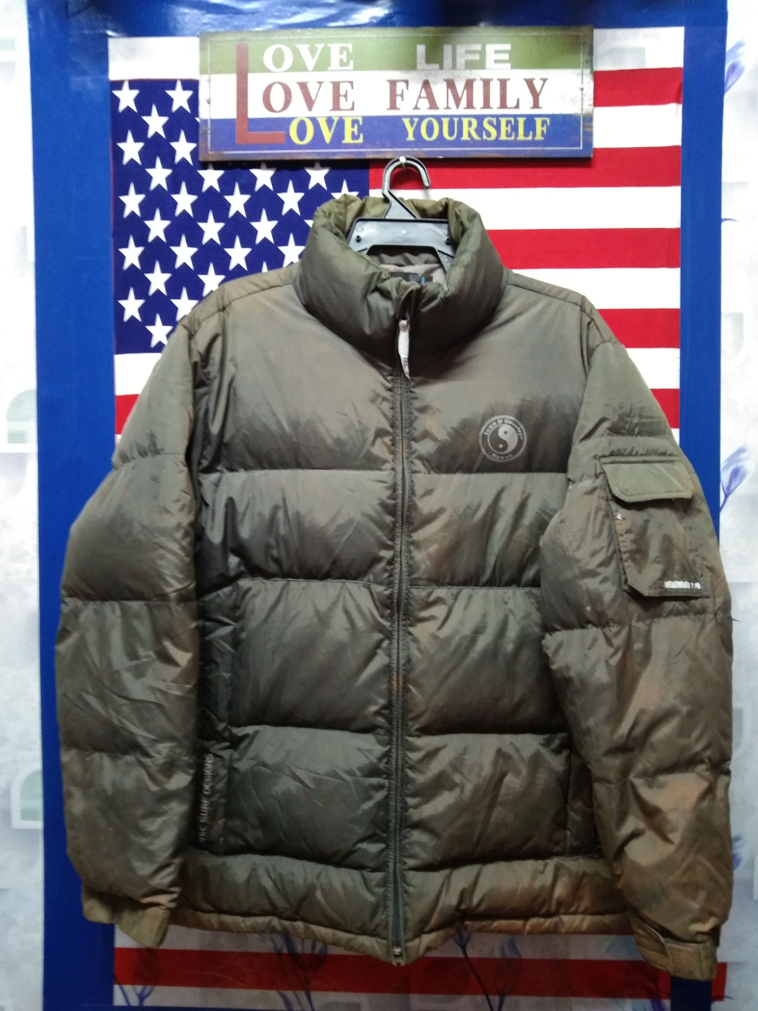 VINTAGE SUN FADED T&C HAWAII PUFFER JACKET