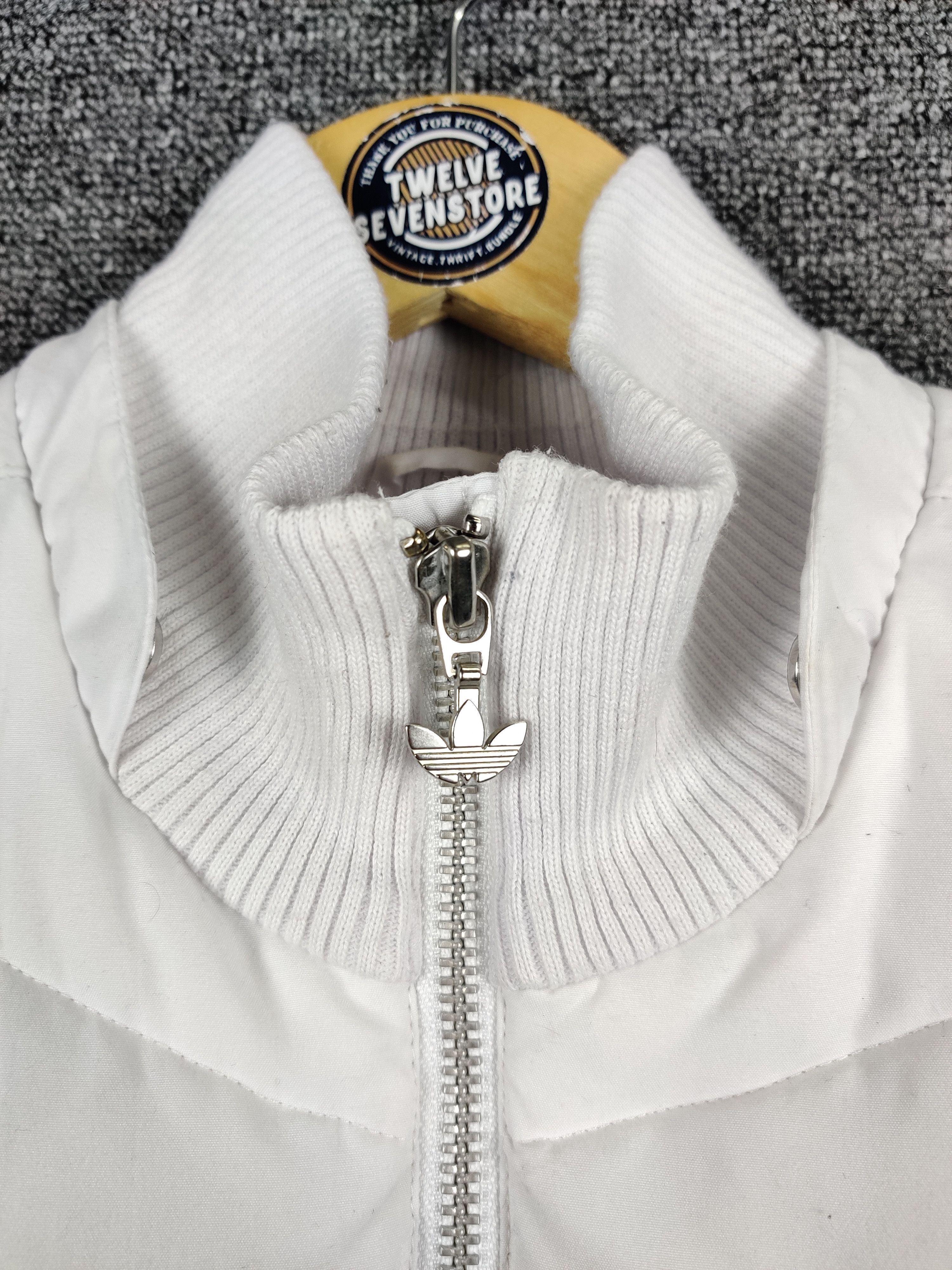 Adidas Vintage Adidas Down Puffer Vest Size US L / EU 52-54 / 3 - 5 Thumbnail