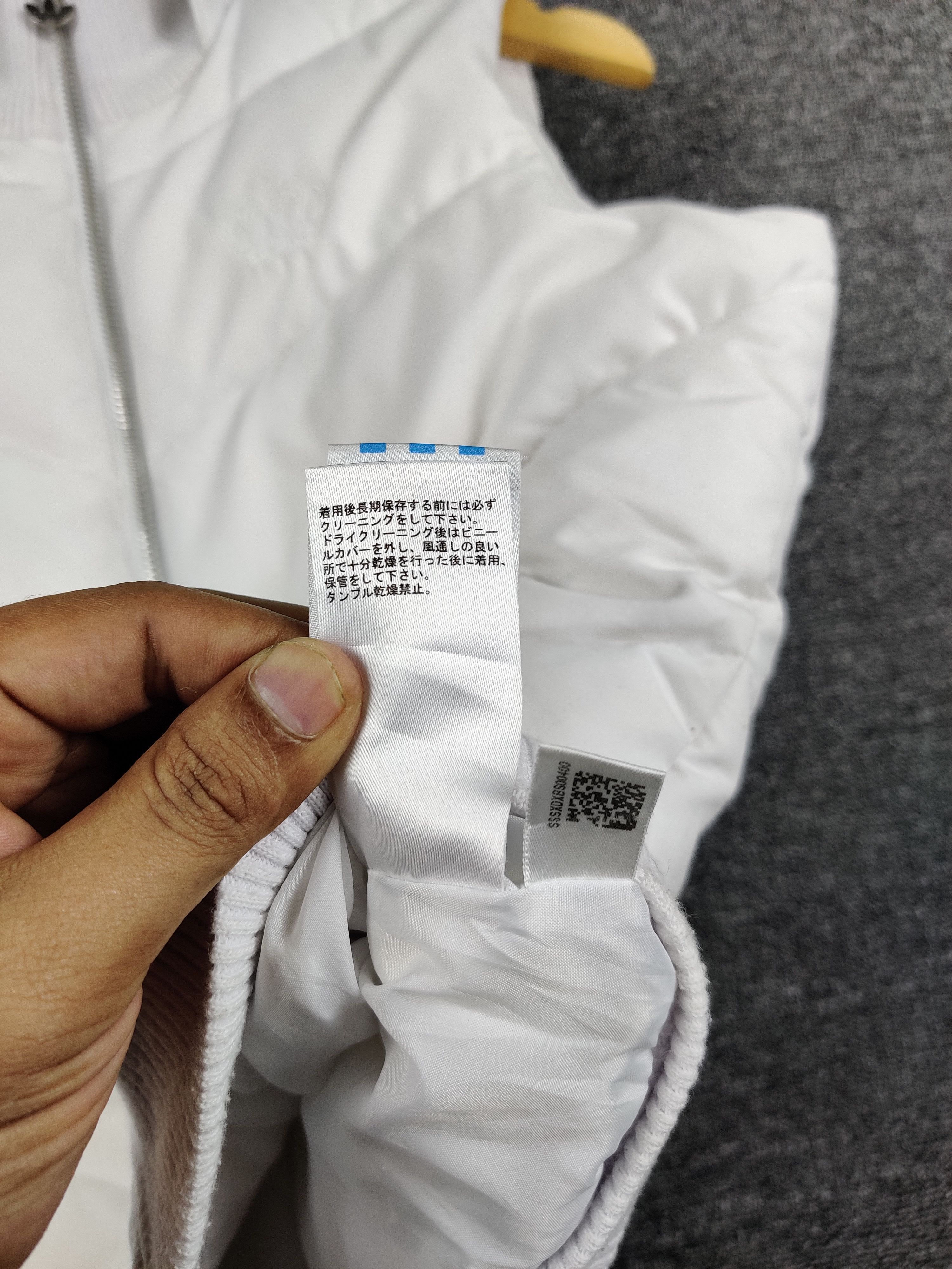 Adidas Vintage Adidas Down Puffer Vest Size US L / EU 52-54 / 3 - 13 Thumbnail