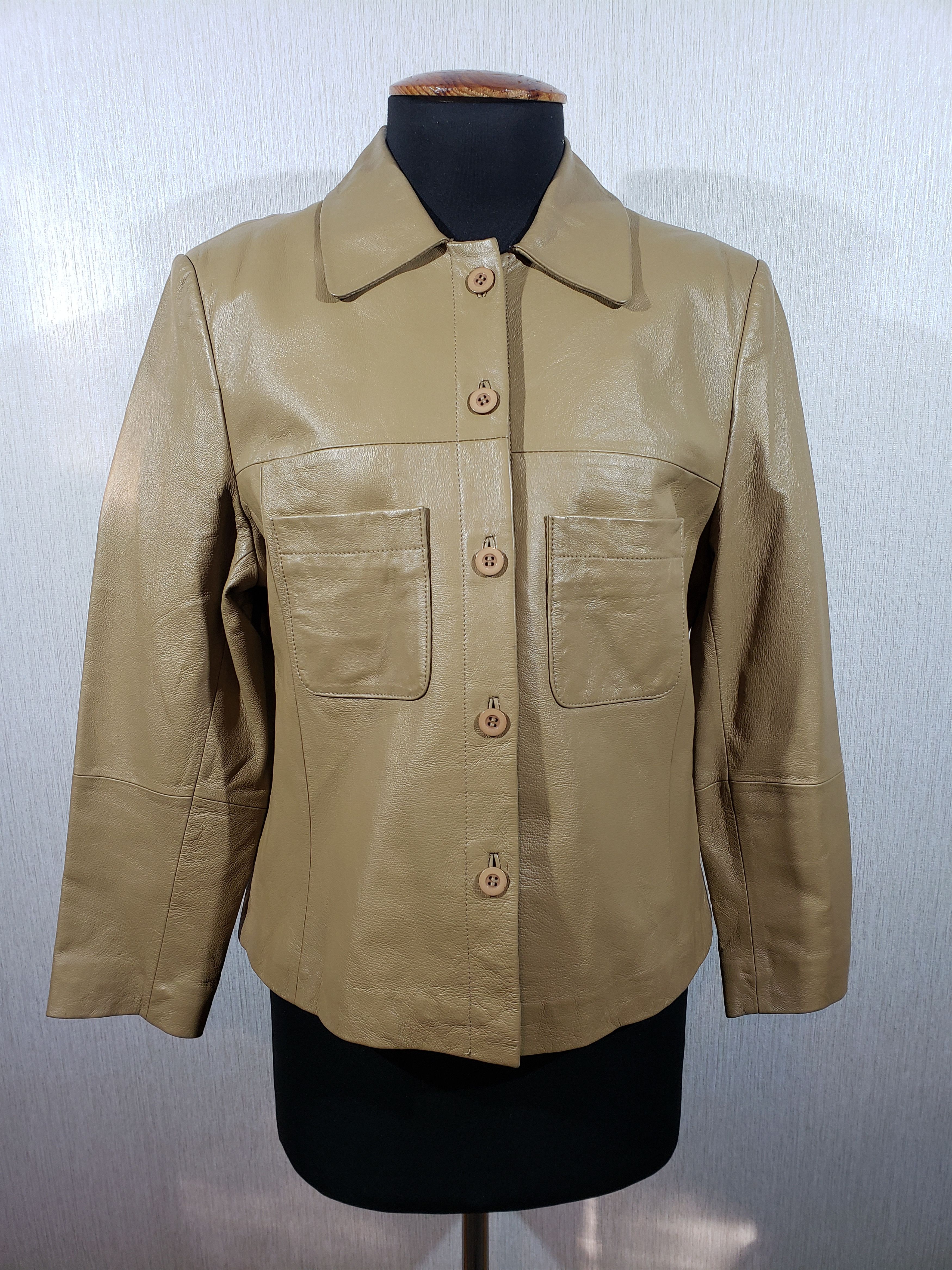 Charming women's leather jacket.