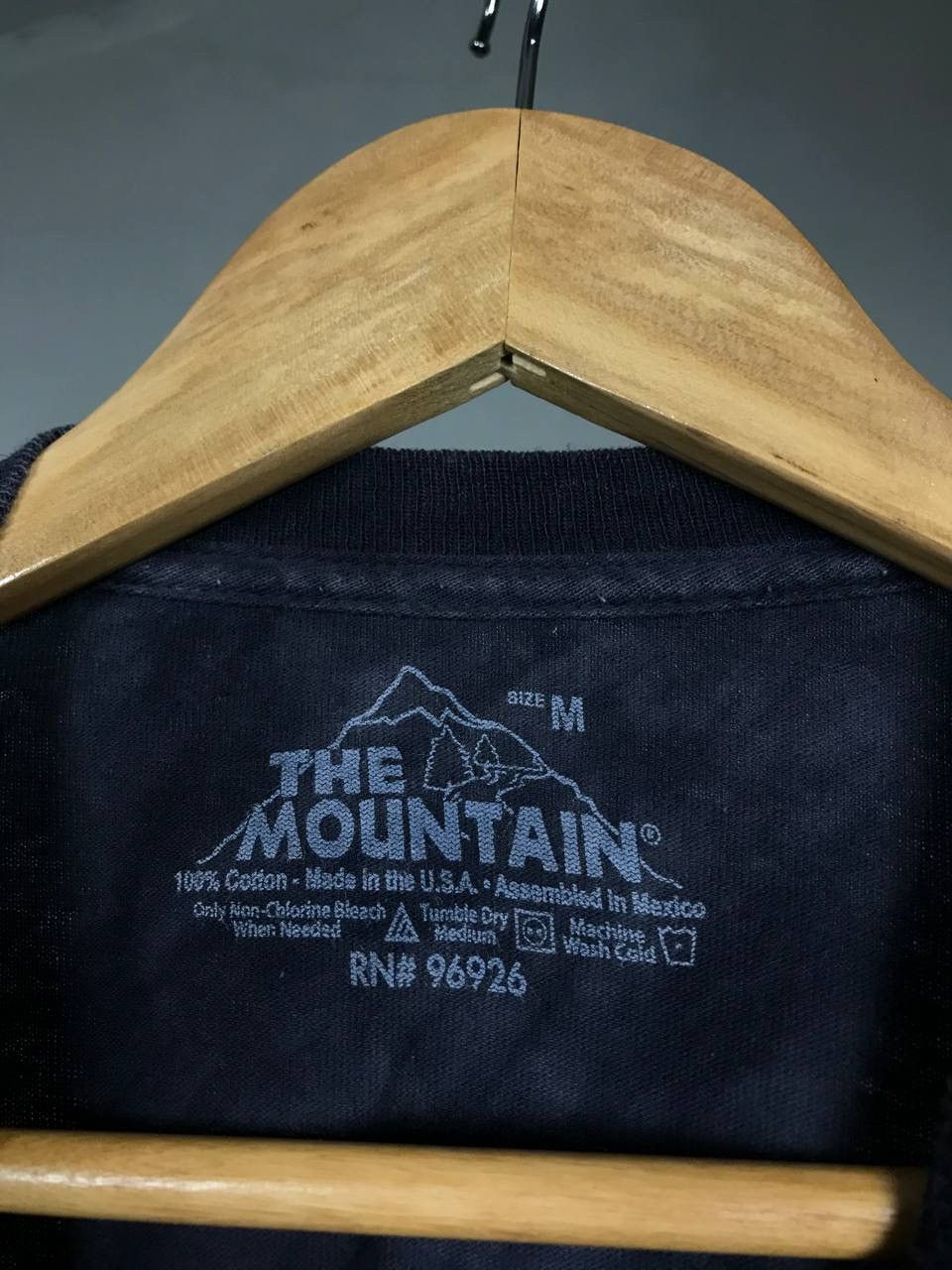 The Mountain × Vintage The Mountain 2011 animal Vincent Hie American vintage tee Size US M / EU 48-50 / 2 - 4 Thumbnail
