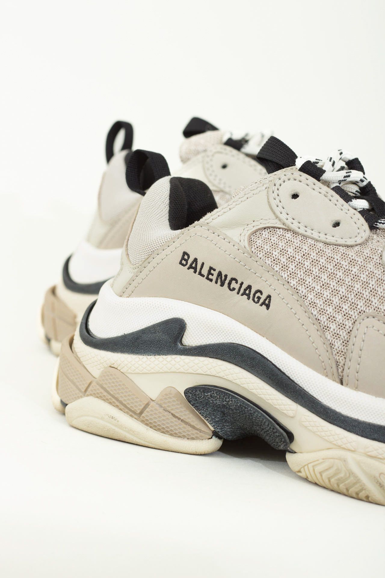 Balenciaga Balenciaga Triple S Chunky Sneaker Size 38 Grey Size US 8 / IT 38 - 3 Thumbnail