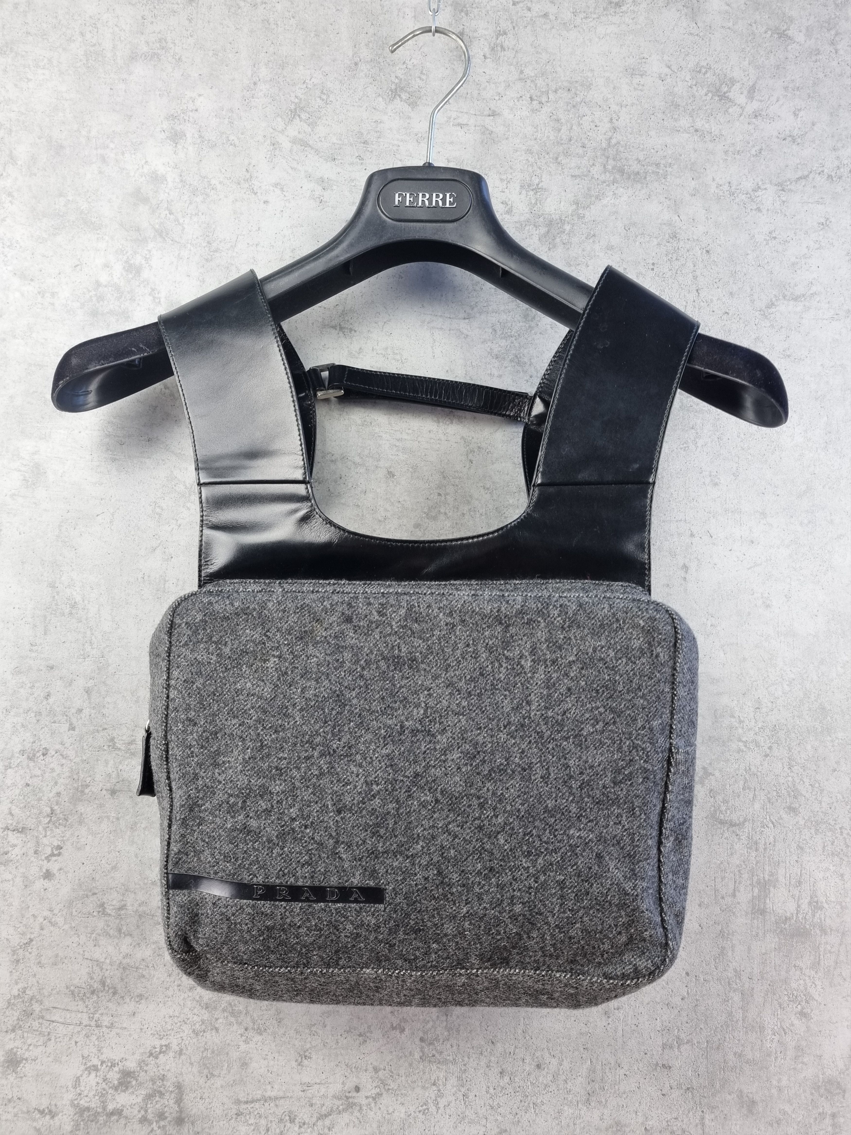 バッグ AW1999 PRADA CHEST RIG BACKPACK PRADA CHEST RIG BACKPACK AW 1999 Black Size W 10.6 × D 2.3