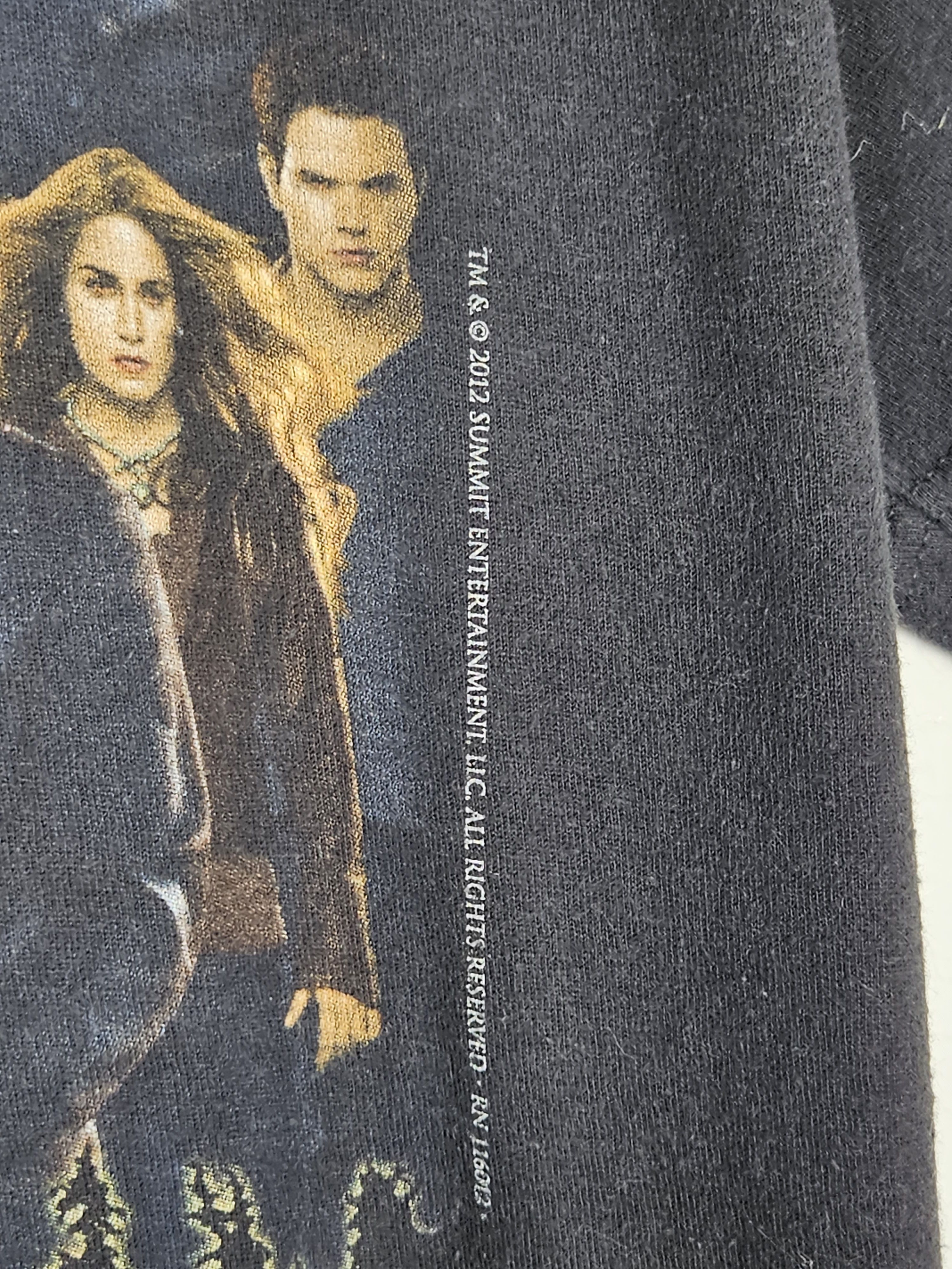 Vintage Vintage 2000 The Twilight Saga Breaking Dawn shirt Size US S / EU 44-46 / 1 - 3 Thumbnail