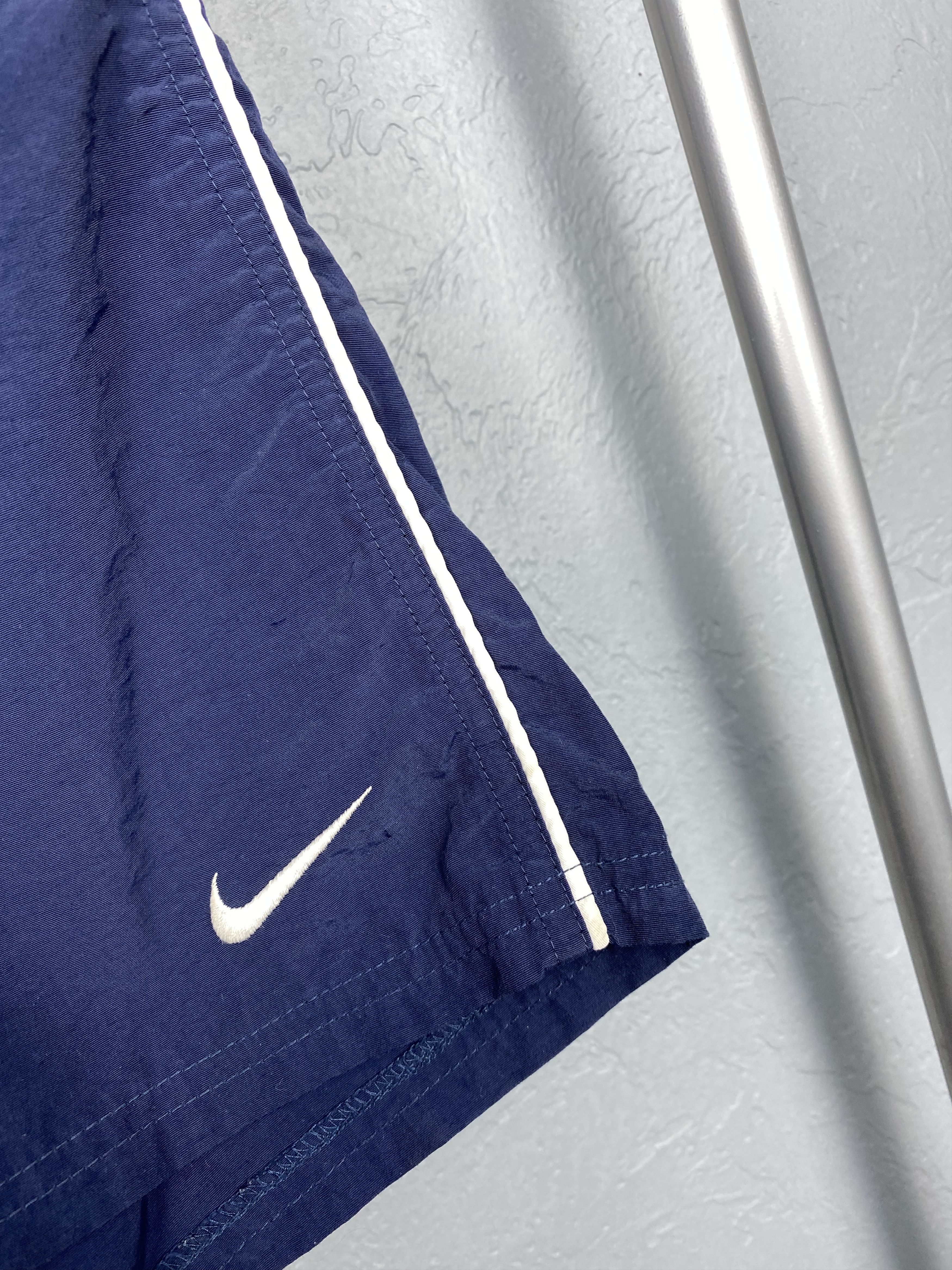 Nike Nike 90s Vintage Nylon Mens Shorts Y2K Big Logo Swoosh Size US 28 / EU 44 - 6 Thumbnail