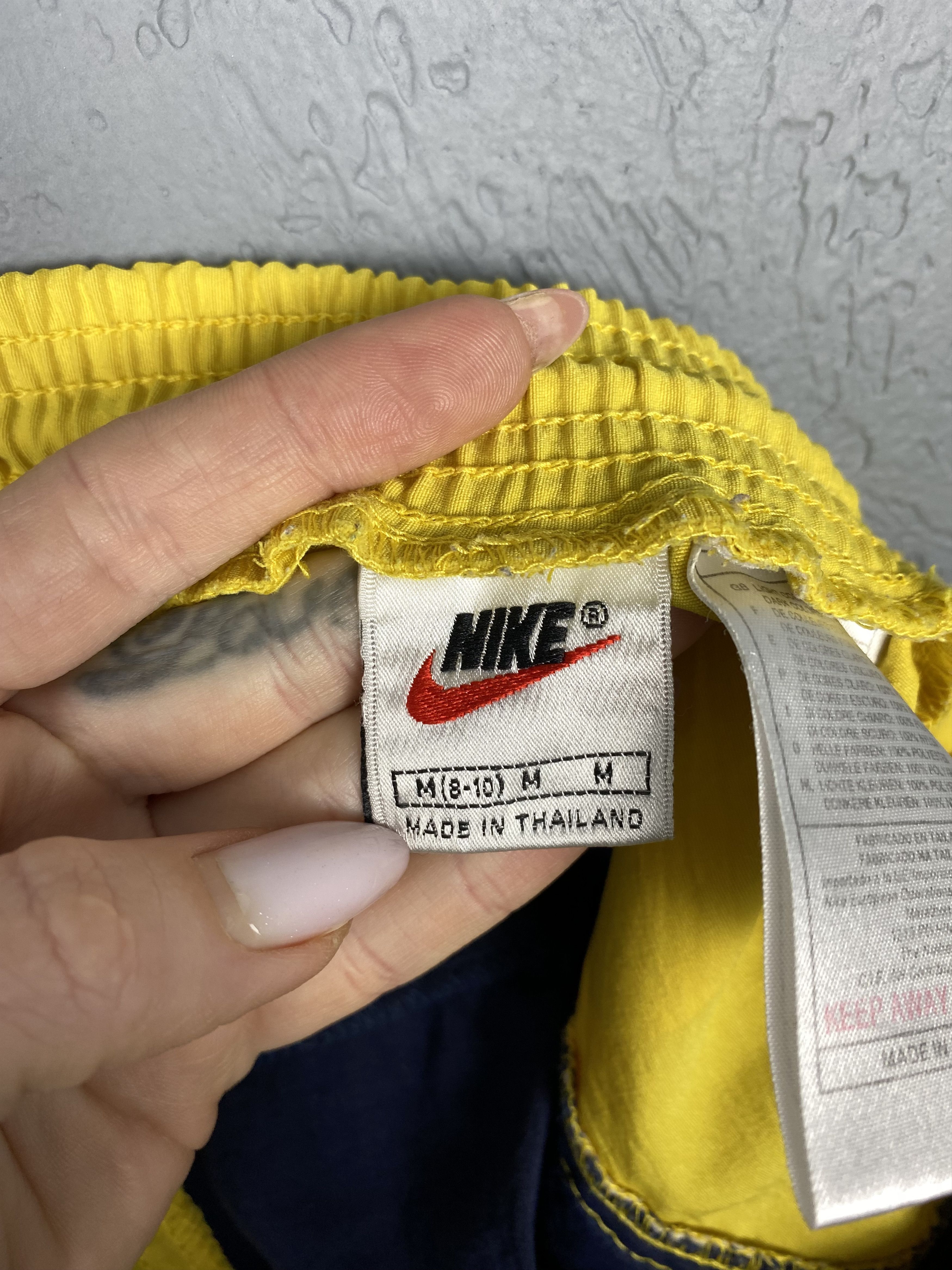 Nike Nike 90s Vintage Nylon Mens Shorts Y2K Big Logo Swoosh Size US 28 / EU 44 - 7 Thumbnail