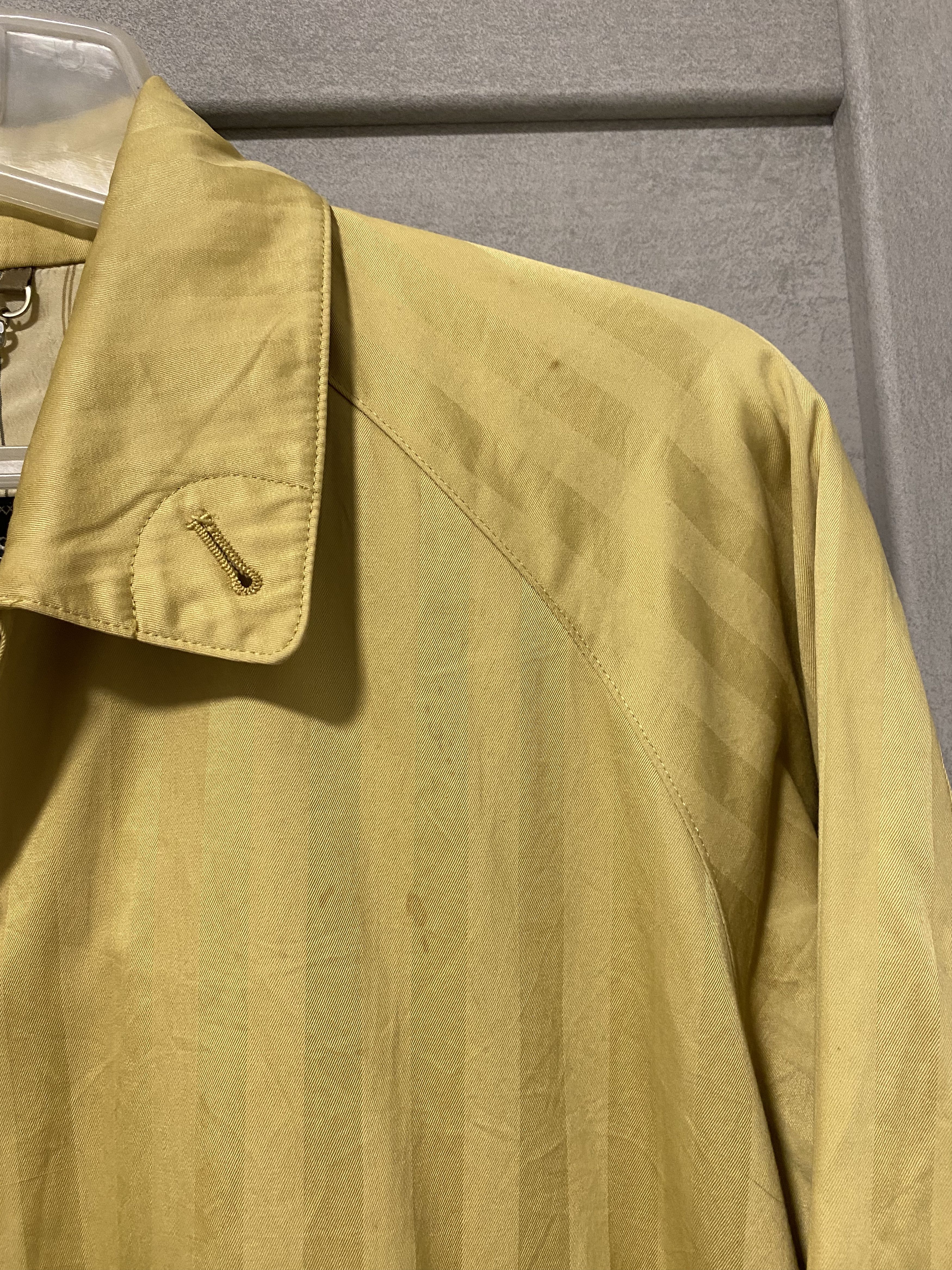 Burberry Vintage 90s Burberry gold striped bomber jacket Size US M / EU 48-50 / 2 - 7 Thumbnail