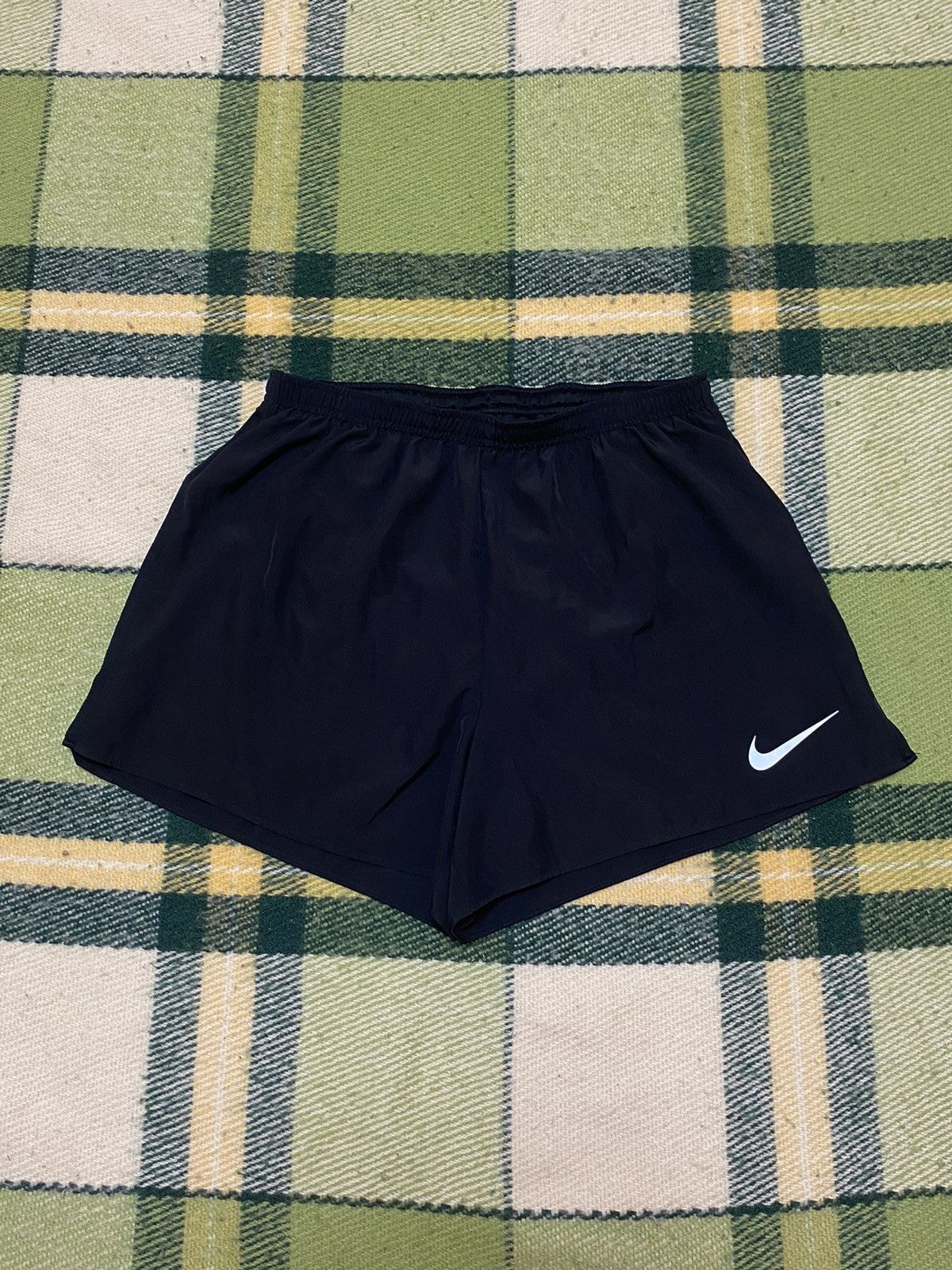 Nike Vintage Nike shorts streetwear swoosh casual y2k size L Size US 34 / EU 50 - 1 Thumbnail