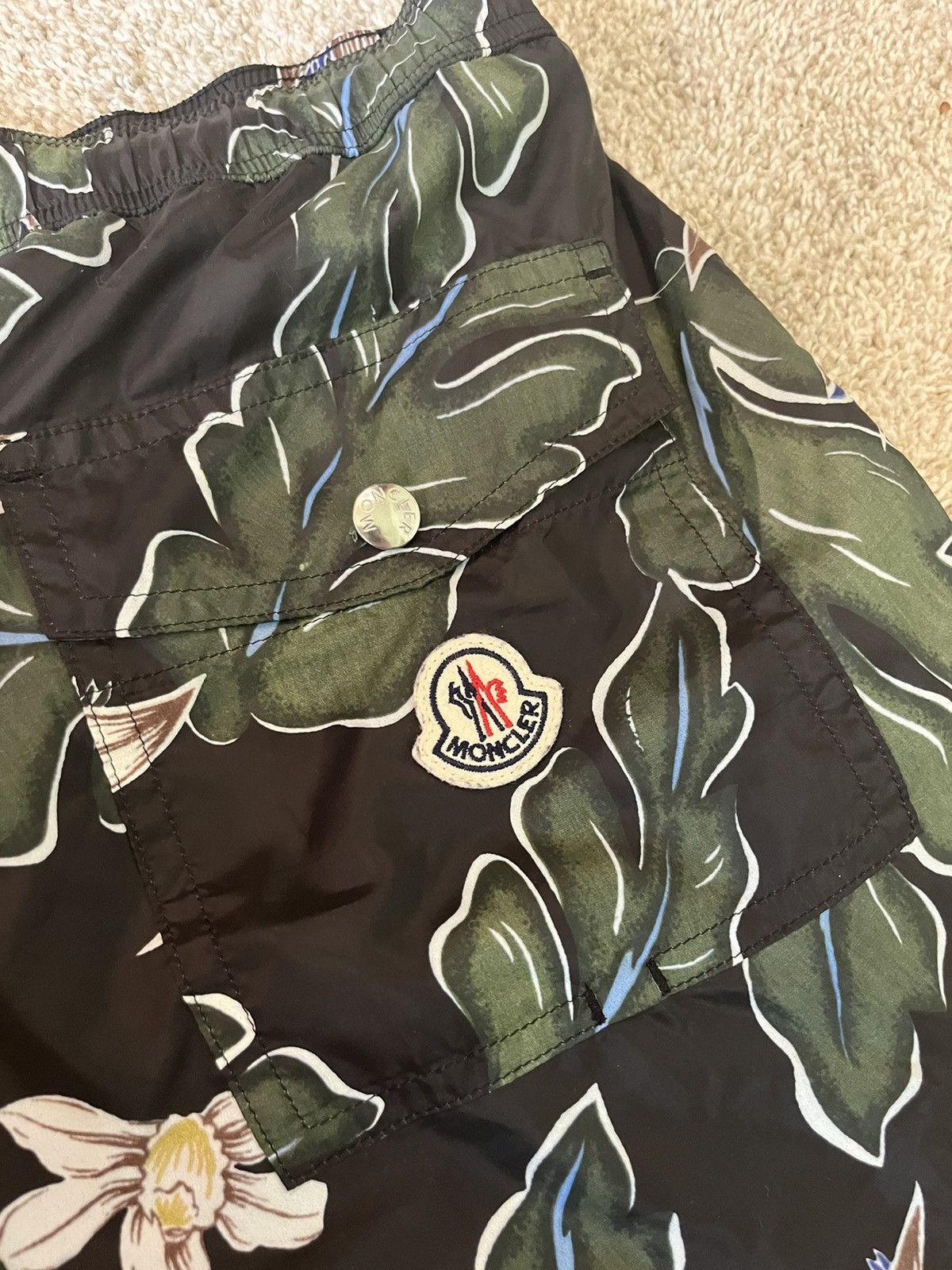 Moncler Moncler Leaf Print Swim Trunks Size US 36 / EU 52 - 4 Thumbnail