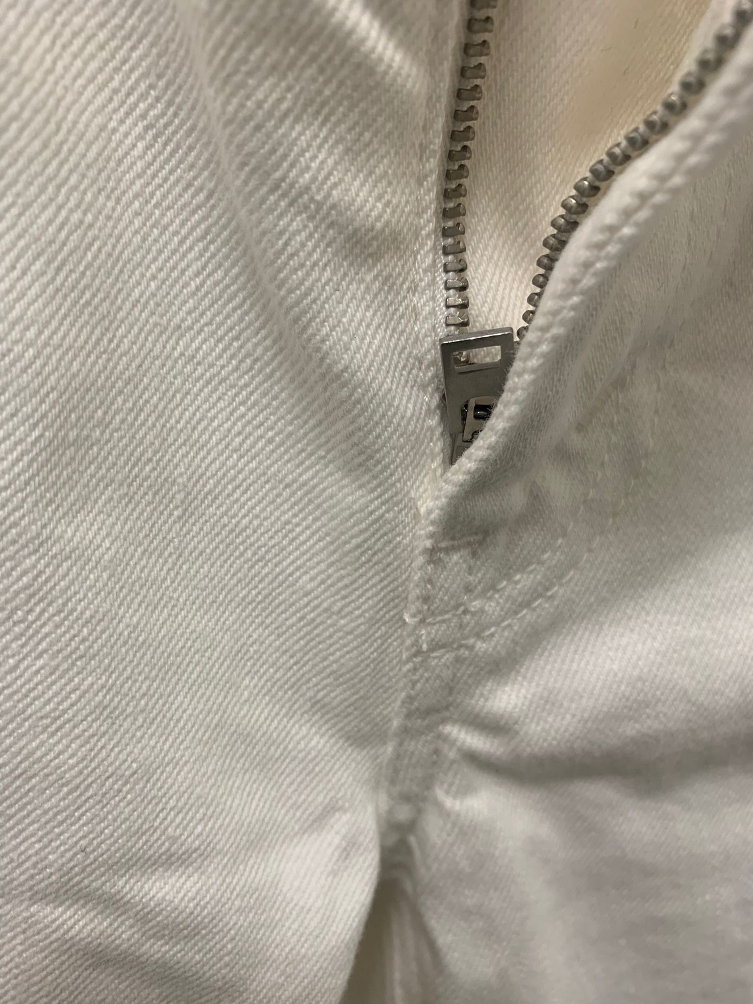 Celine Jeans Slim Taile Basse in White Size US 27 - 8 Thumbnail