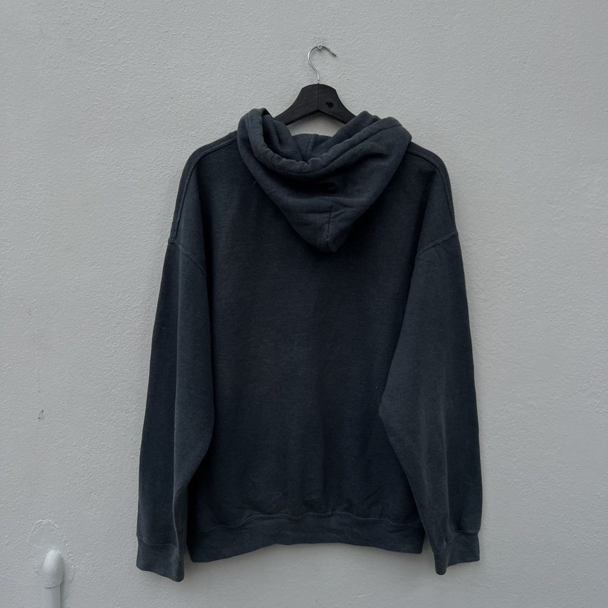 Japanese Brand VINTAGE GILDAN HOODIE BAND Y2K BIG LOGO Size US L / EU 52-54 / 3 - 7 Thumbnail