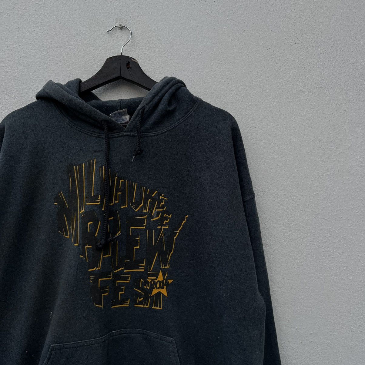 Japanese Brand VINTAGE GILDAN HOODIE BAND Y2K BIG LOGO Size US L / EU 52-54 / 3 - 4 Thumbnail