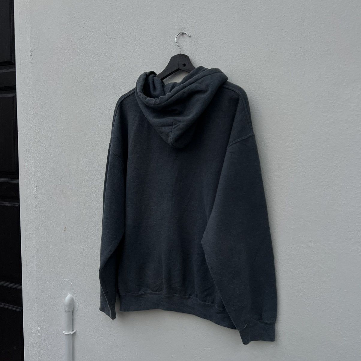 Japanese Brand VINTAGE GILDAN HOODIE BAND Y2K BIG LOGO Size US L / EU 52-54 / 3 - 8 Thumbnail