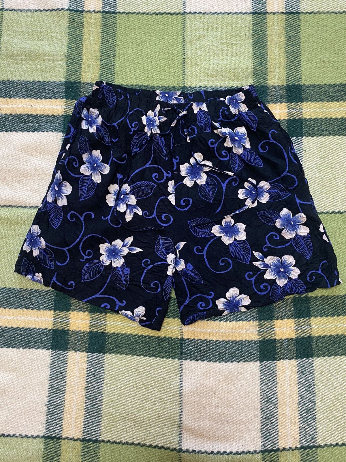 Vintage Vintage 90s art shorts streetwear Hawaiian style size M Size US 32 / EU 48 - 1 Thumbnail