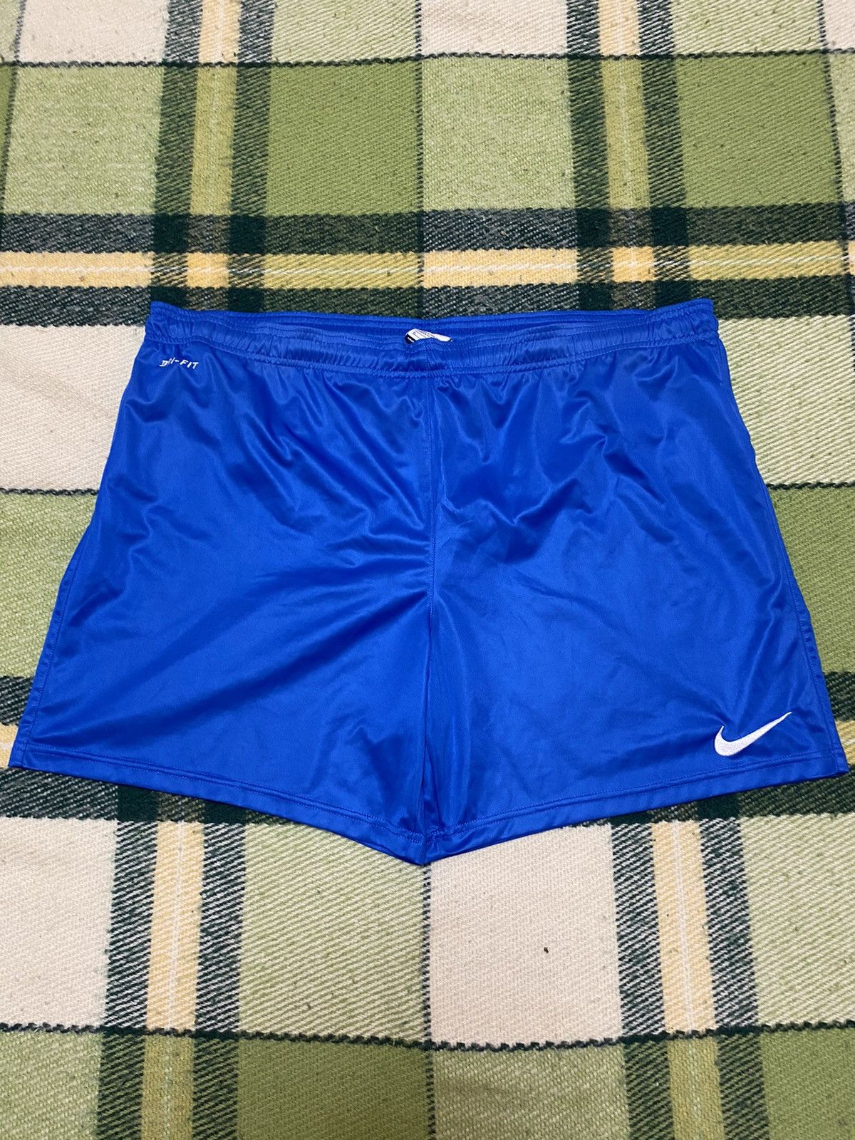 Nike Vintage Nike shorts streetwear swoosh casual y2k size XL Size US 36 / EU 52 - 1 Thumbnail