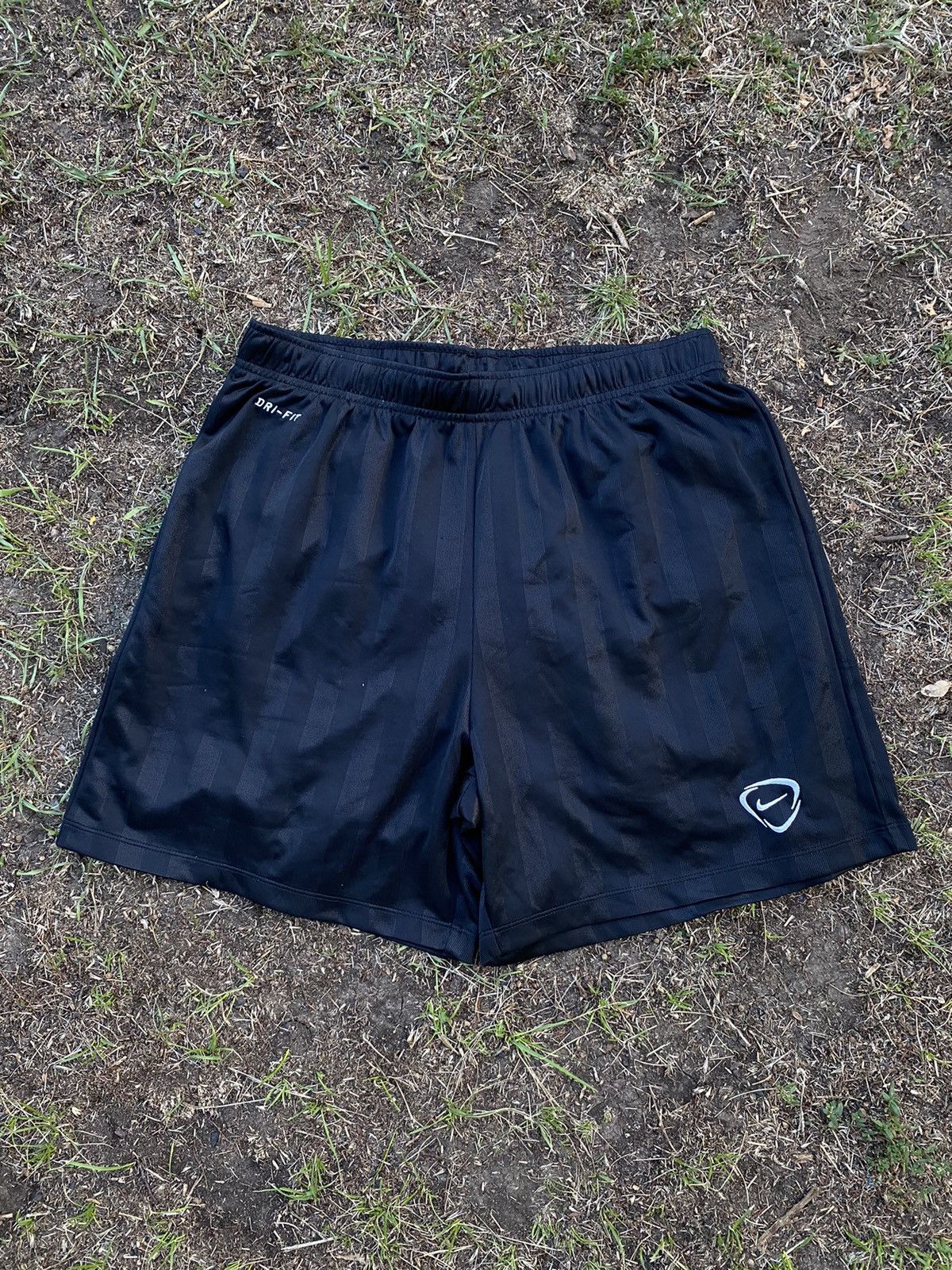 Nike Vintage Nike shorts streetwear swoosh casual y2k size M Size US 32 / EU 48 - 1 Thumbnail