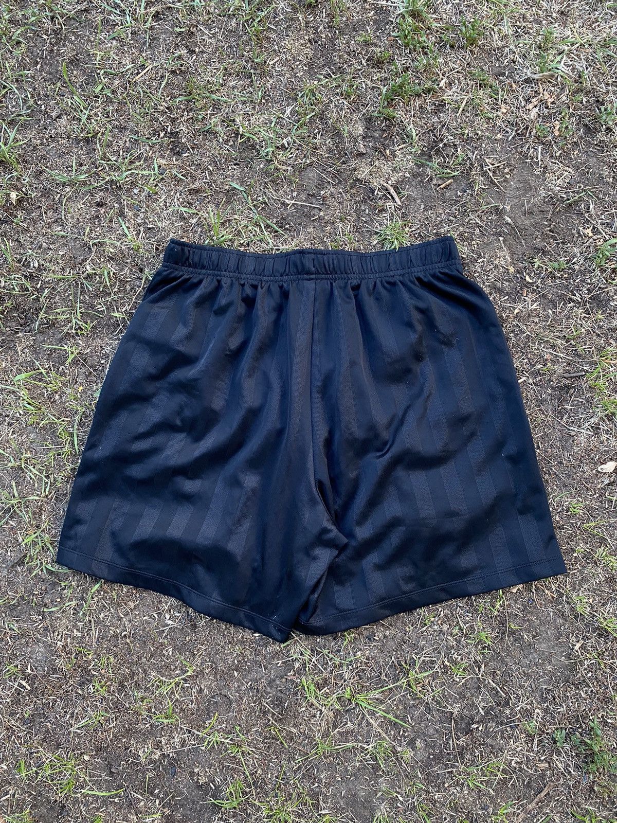 Nike Vintage Nike shorts streetwear swoosh casual y2k size M Size US 32 / EU 48 - 2 Thumbnail