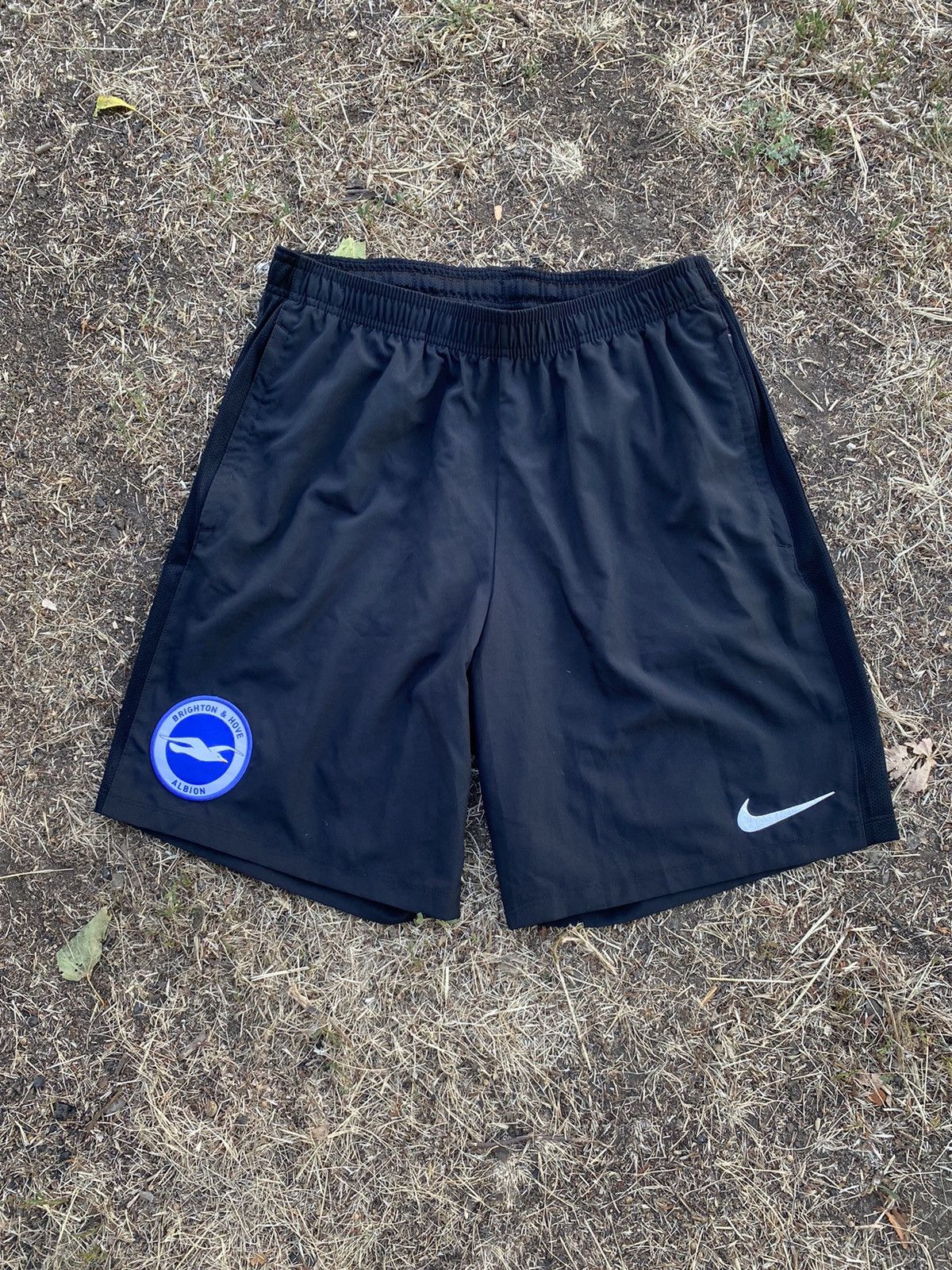 Nike Vintage Nike shorts streetwear swoosh casual y2k size L Size US 34 / EU 50 - 1 Thumbnail