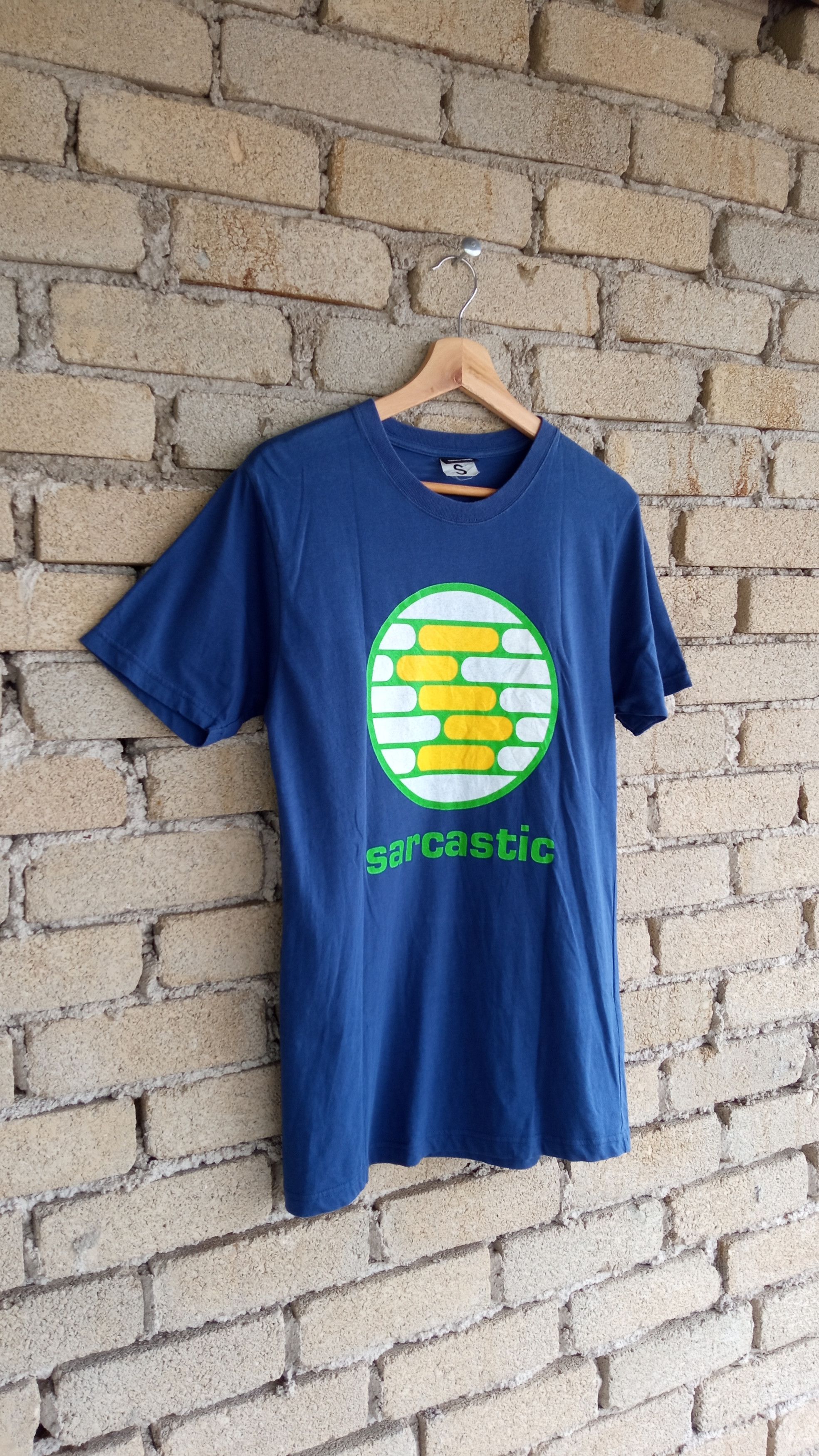 Japanese Brand × Vintage 🔥🔥Sarcastic Spell Out Logo T-Shirt Size US S / EU 44-46 / 1 - 2 Thumbnail