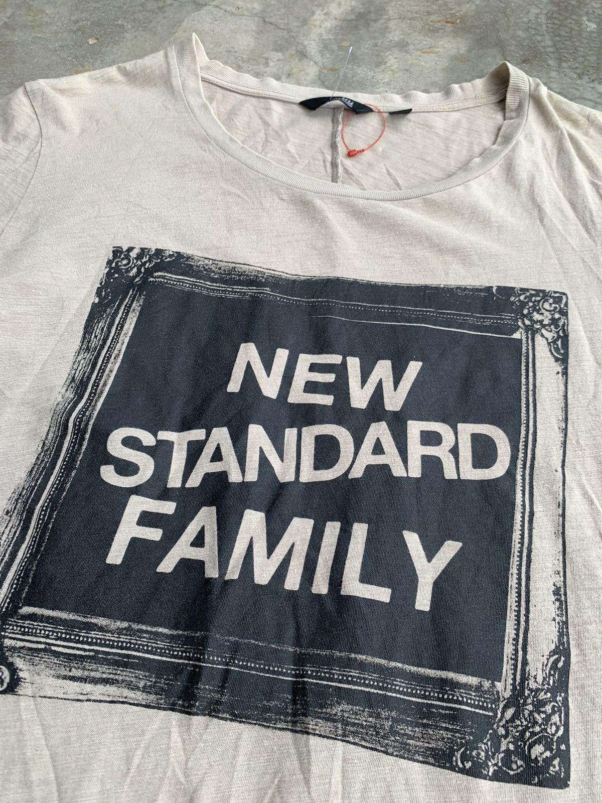 Undercover × Uniqlo Uniqlo Undercover New Standard Family Tshirt Size US L / EU 52-54 / 3 - 2 Thumbnail