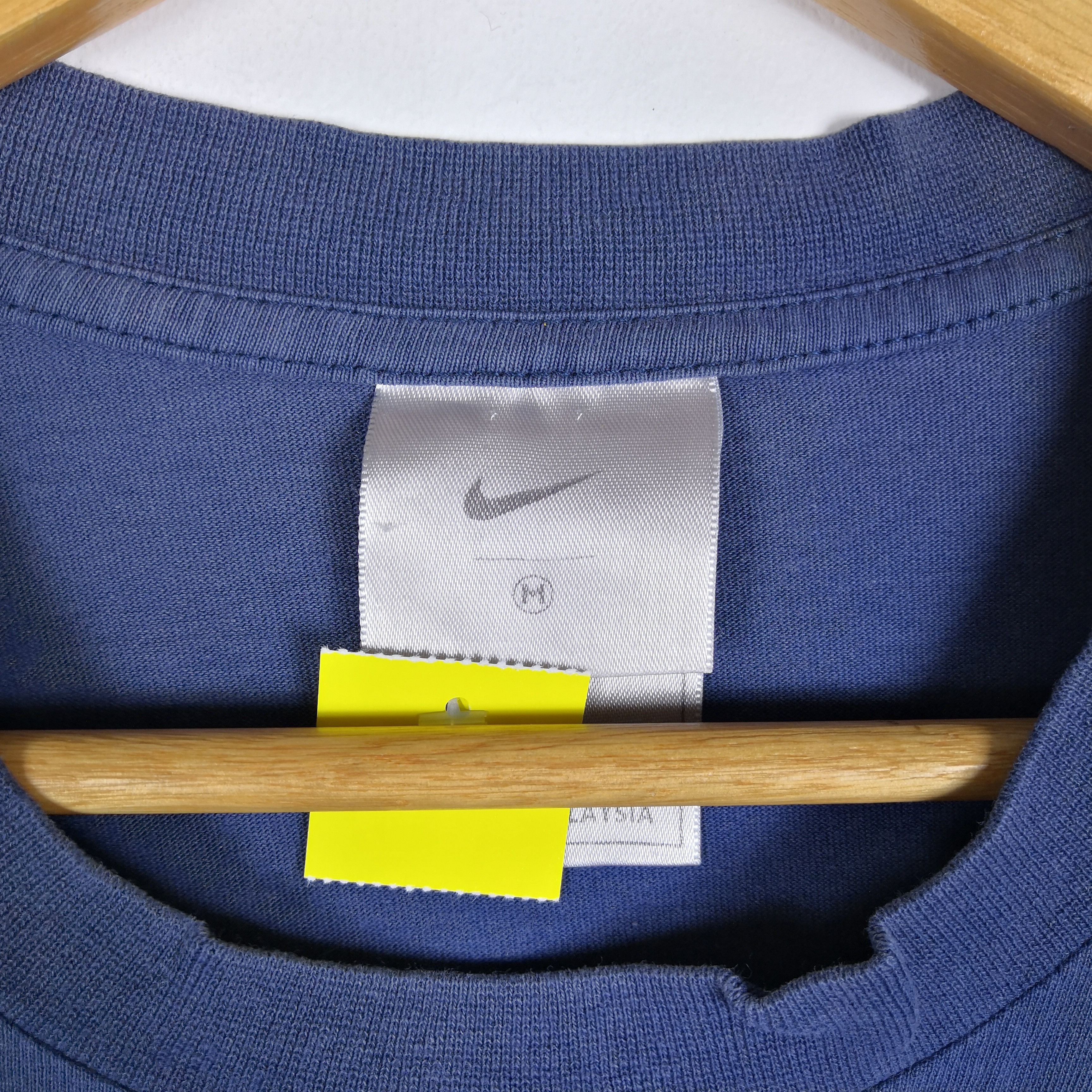 Nike Vintage 90s Nike T-Shirt Nike Swoosh Shoes Crewneck Tees Size US M / EU 48-50 / 2 - 4 Thumbnail