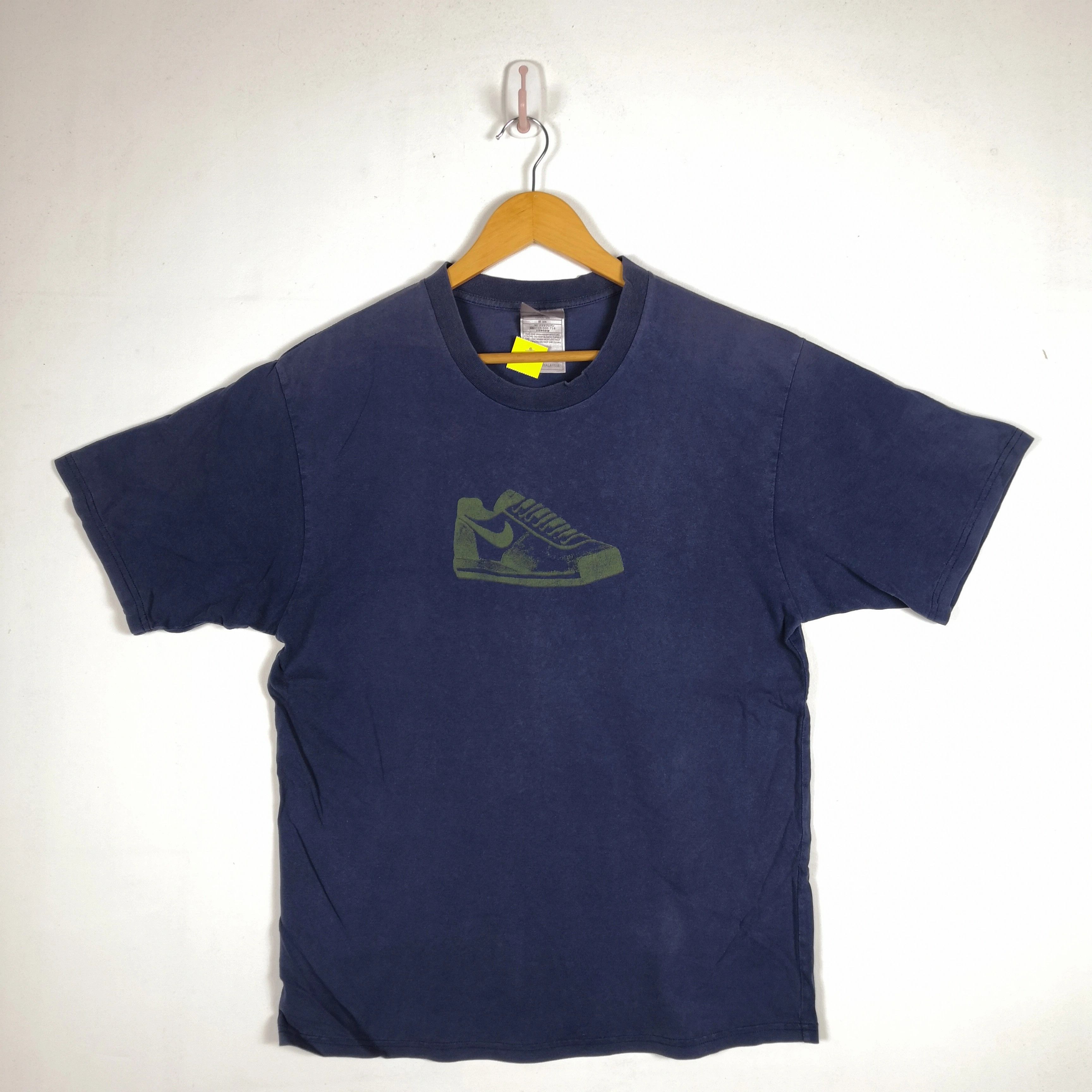 Nike Vintage 90s Nike T-Shirt Nike Swoosh Shoes Crewneck Tees Size US M / EU 48-50 / 2 - 2 Thumbnail