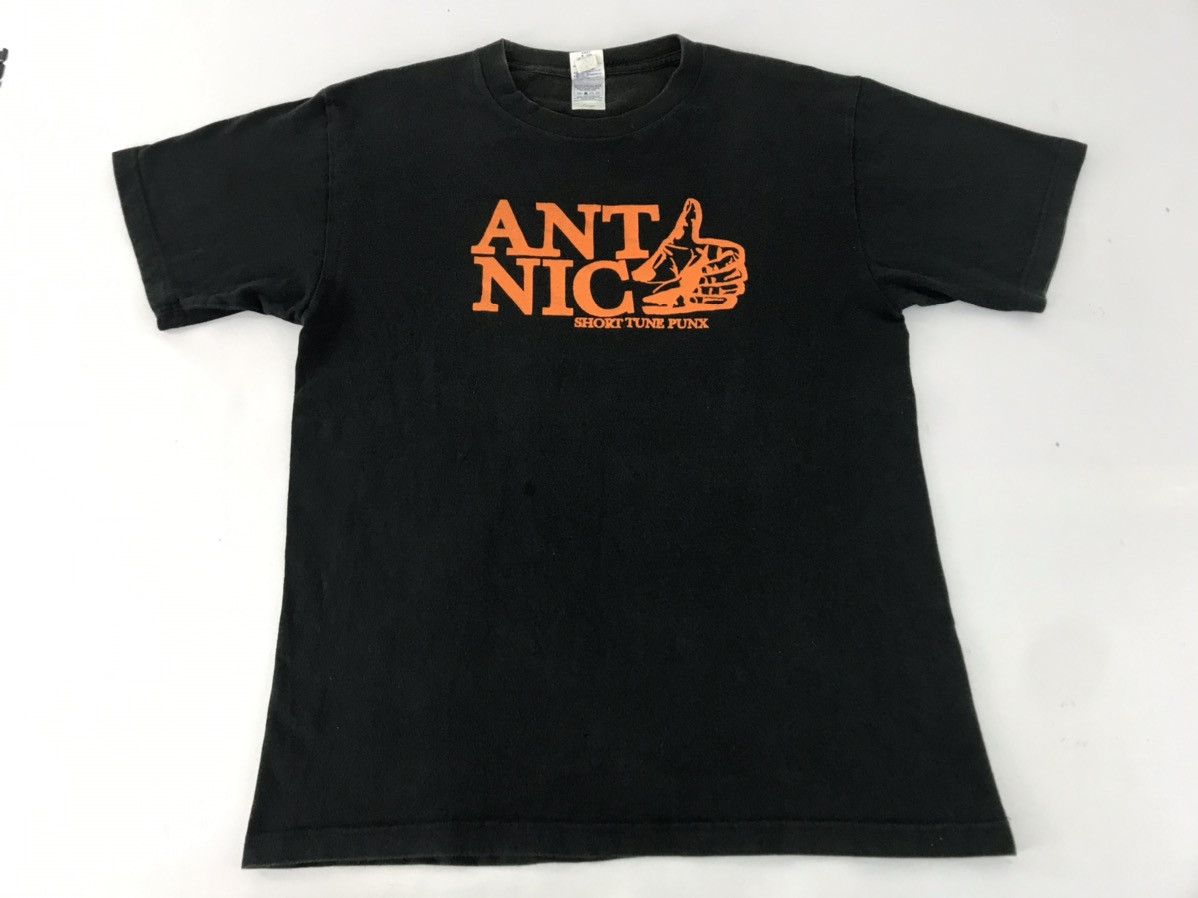 image of Vintage Ant Nic Short Tune Punx Spell Out Graphic Screen Tee in Black, Men's (Size Medium)
