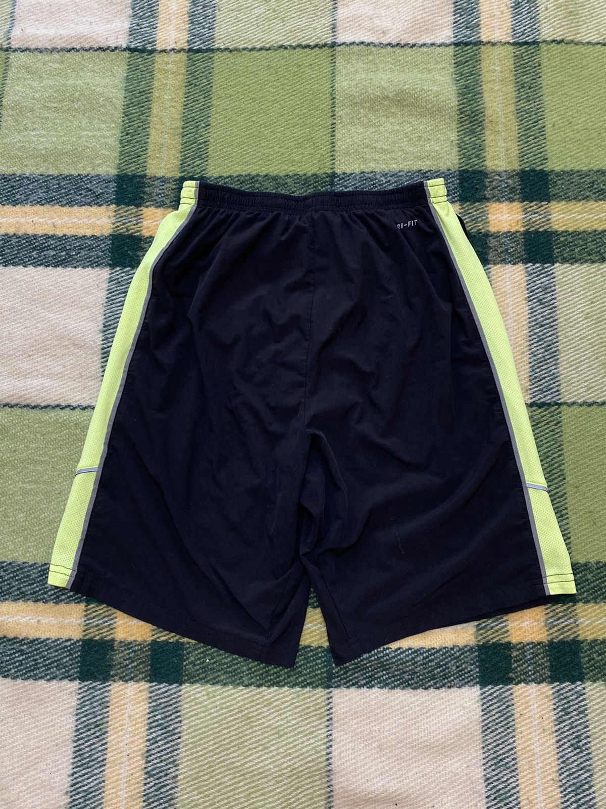 Nike Vintage Nike shorts streetwear swoosh casual y2k size S Size US 30 / EU 46 - 4 Thumbnail