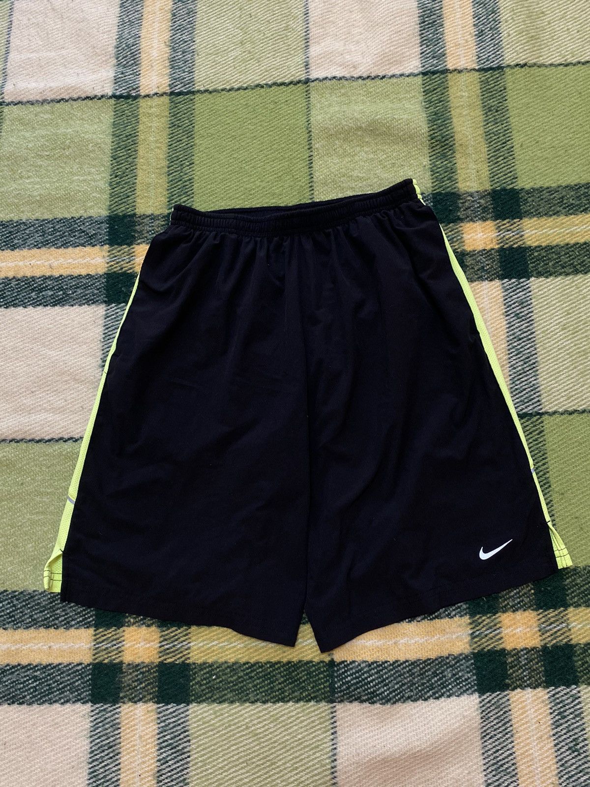 Nike Vintage Nike shorts streetwear swoosh casual y2k size S Size US 30 / EU 46 - 1 Thumbnail