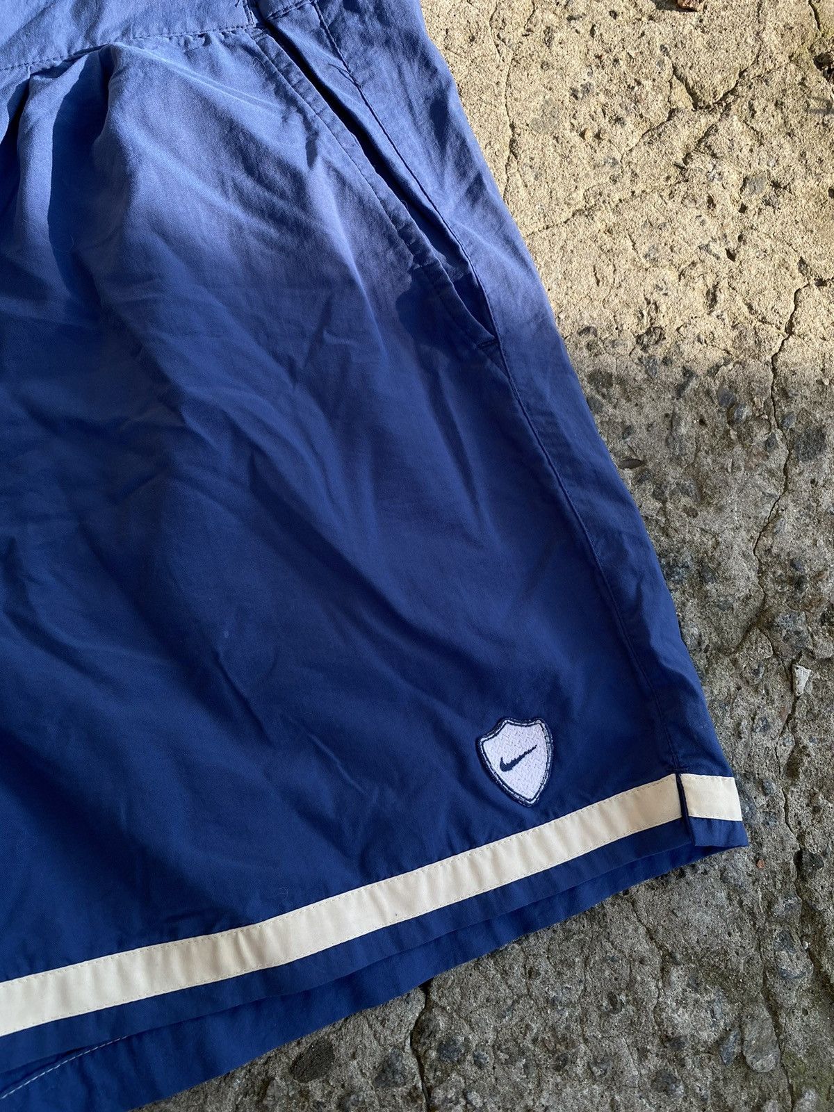 Nike ACG × Vintage Mens Vintage Nike shorts swoosh logo streetwear rare y2k Size US 36 / EU 52 - 2 Thumbnail