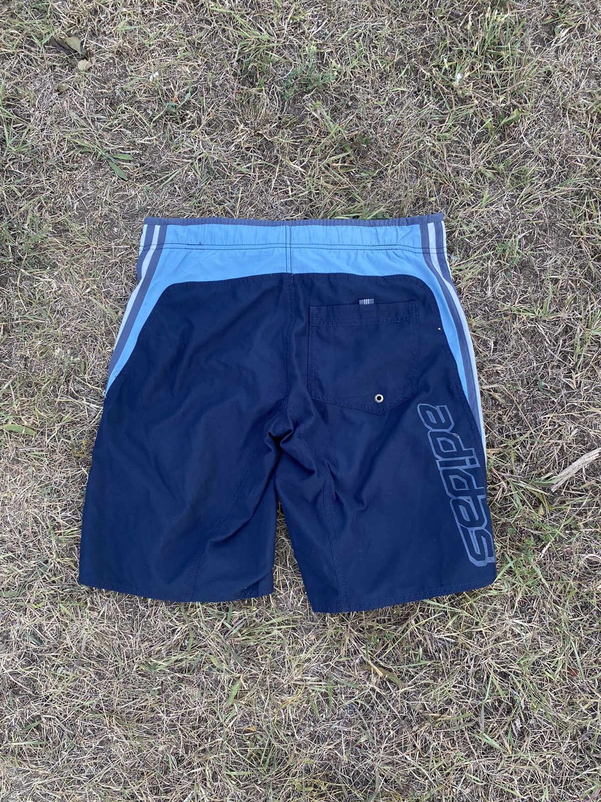 Adidas Vintage Adidas shorts streetwear y2k style casual size S Size US 32 / EU 48 - 2 Thumbnail
