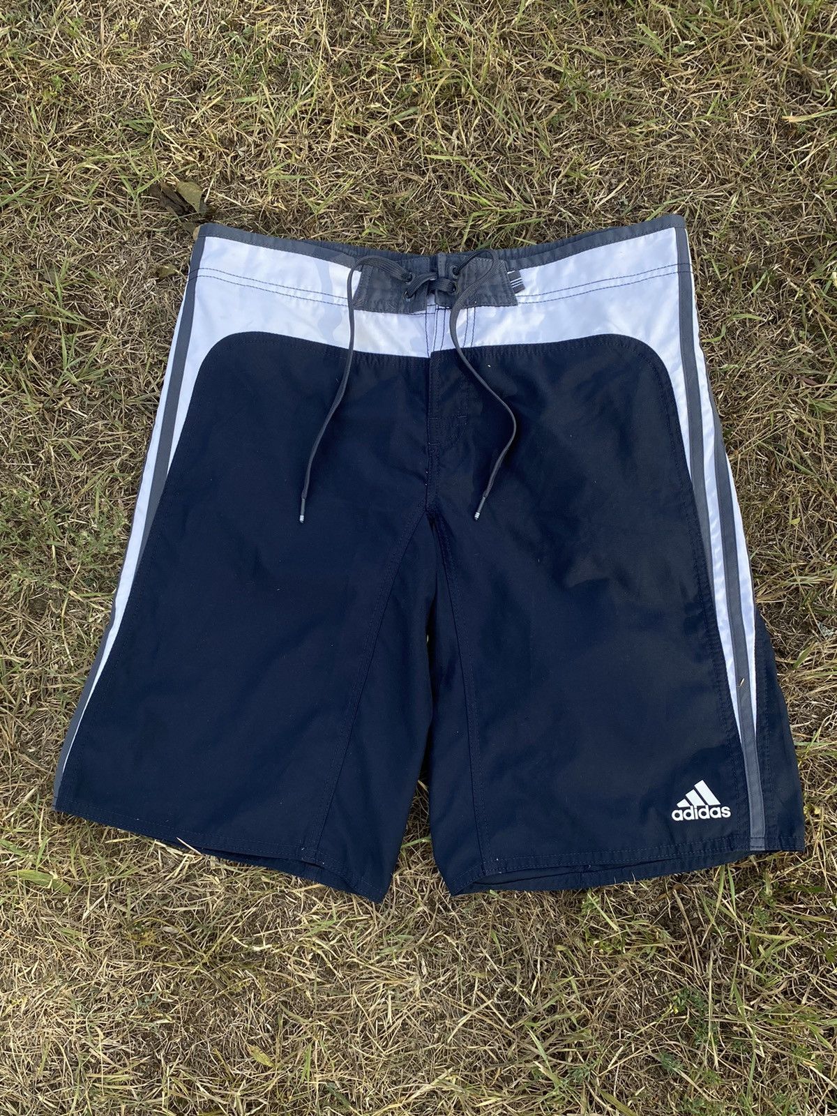 Adidas Vintage Adidas shorts streetwear y2k style casual size S Size US 32 / EU 48 - 1 Thumbnail