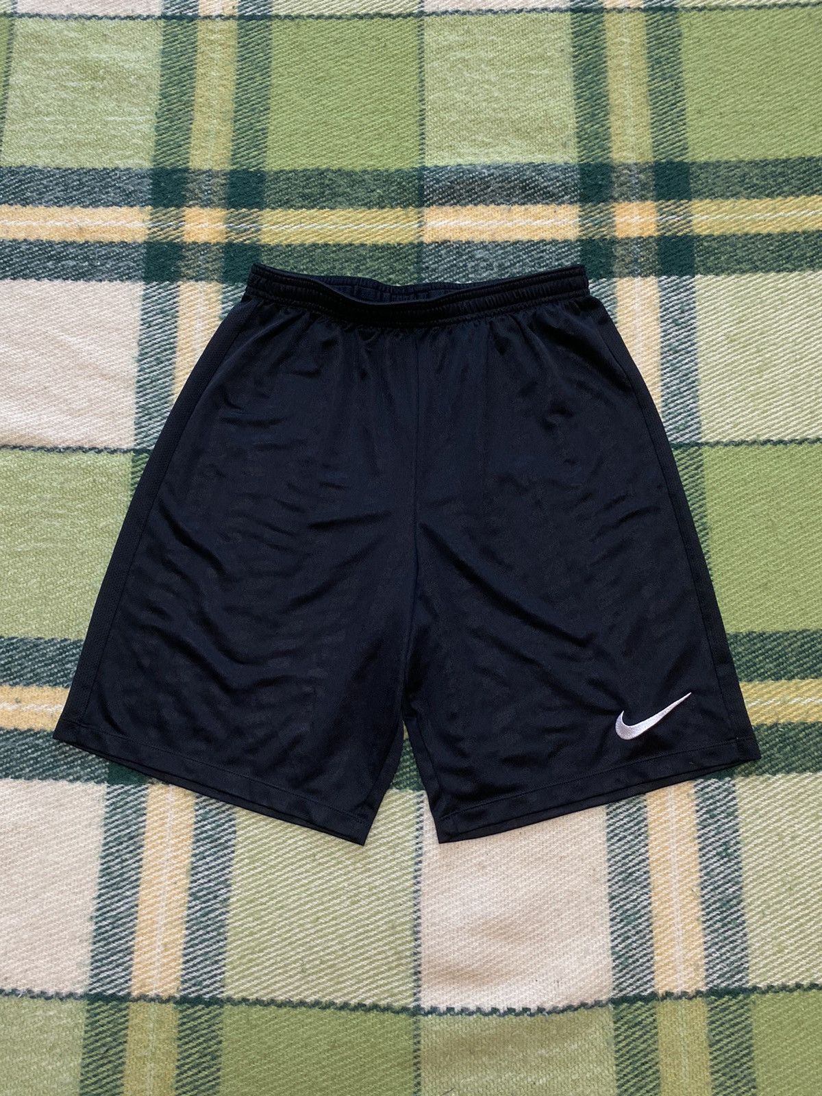 Nike Vintage Nike shorts streetwear swoosh casual y2k size M Size US 32 / EU 48 - 1 Thumbnail