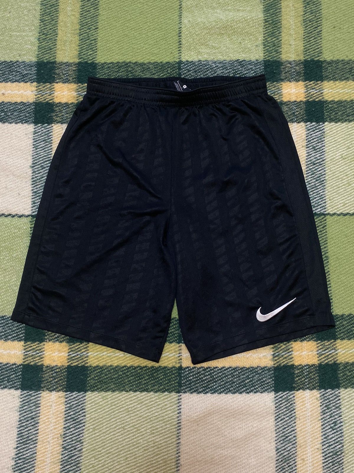 Nike Vintage Nike shorts streetwear swoosh casual y2k size S Size US 30 / EU 46 - 1 Thumbnail