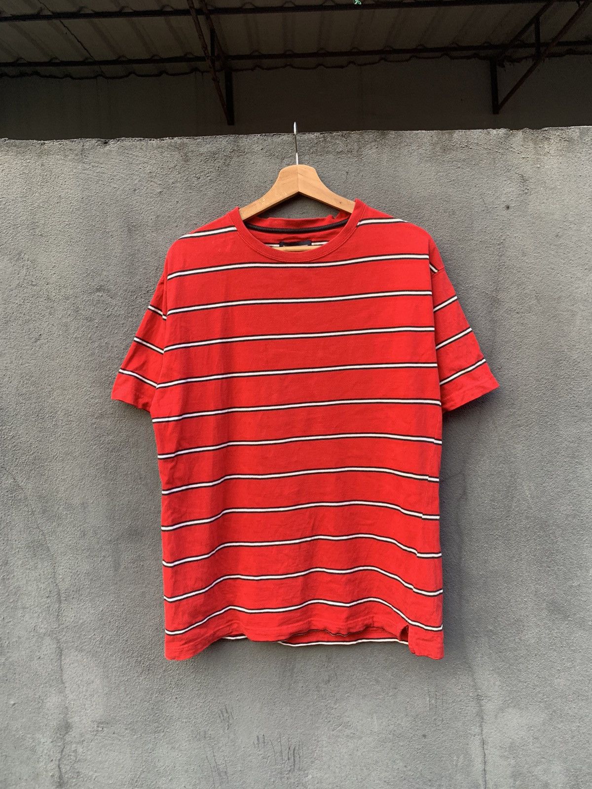 Vintage Vintage THRASHED FIZZ Beautiful RED Stripes T-Shirt Size US L / EU 52-54 / 3 - 5 Thumbnail