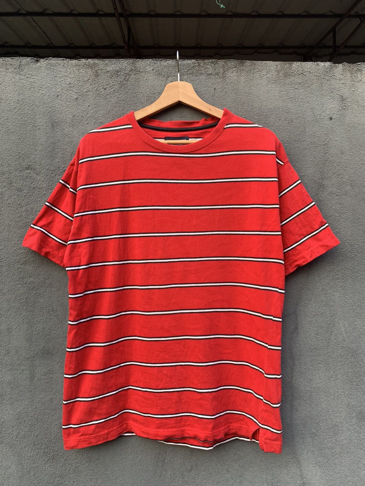Vintage Vintage THRASHED FIZZ Beautiful RED Stripes T-Shirt Size US L / EU 52-54 / 3 - 1 Thumbnail